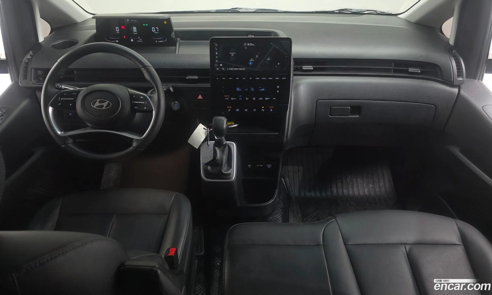 Hyundai Staria 2025 KMFYDX71BSC226355 — 20