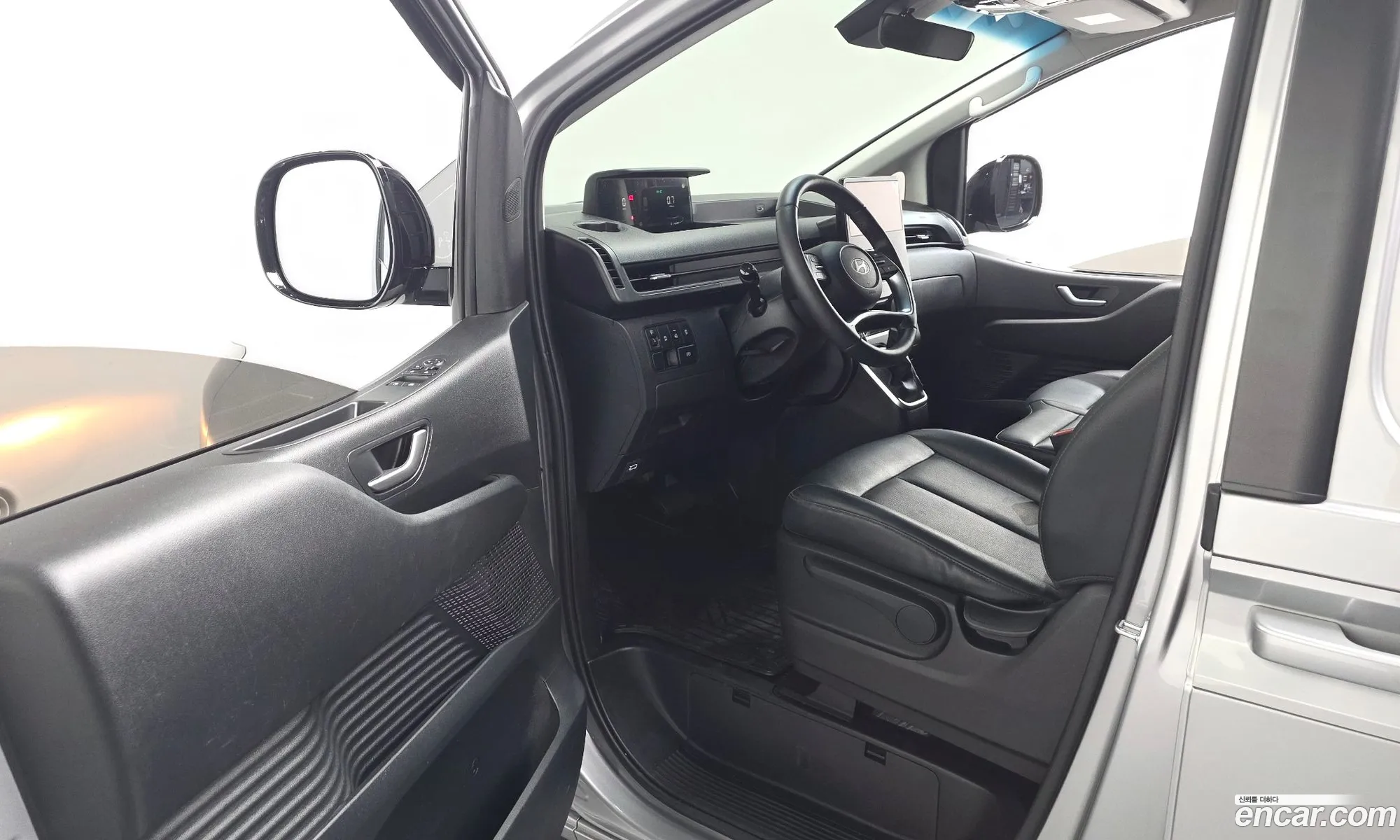 Hyundai Staria 2025 KMFYDX71BSC226355 — 5