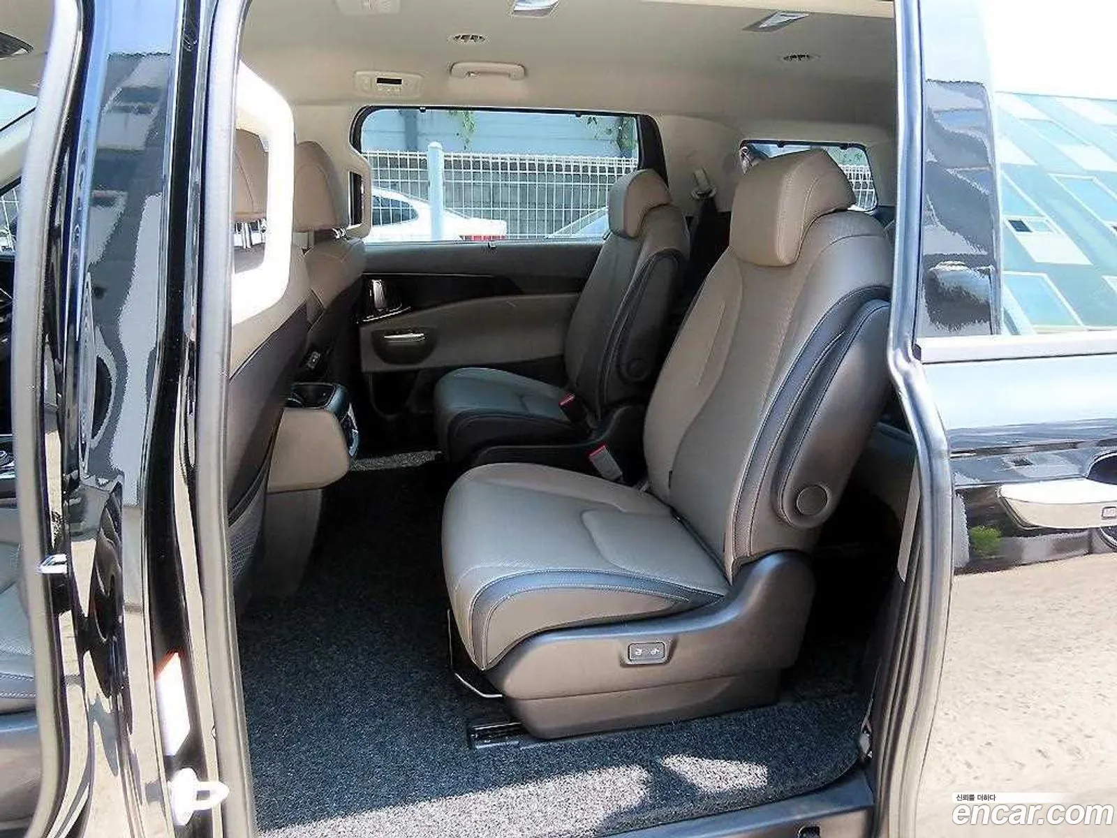 Kia Carnival 2025 — 8