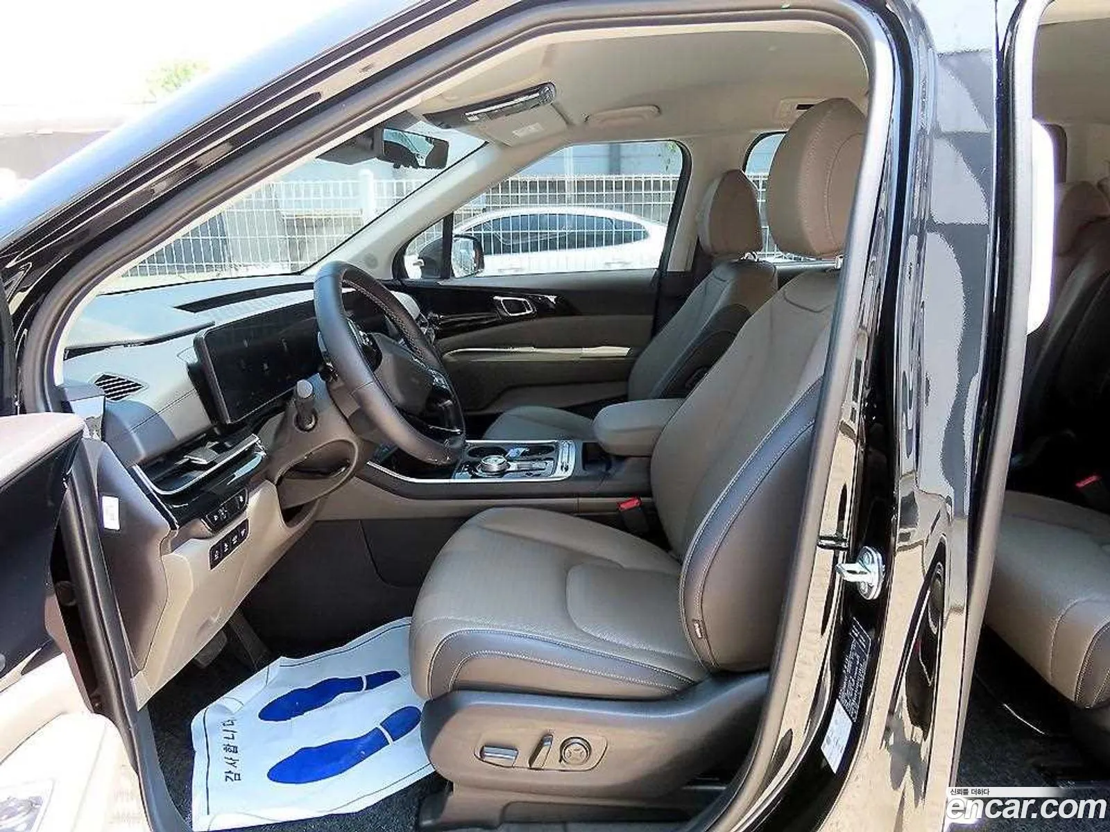 Kia Carnival 2025 — 10