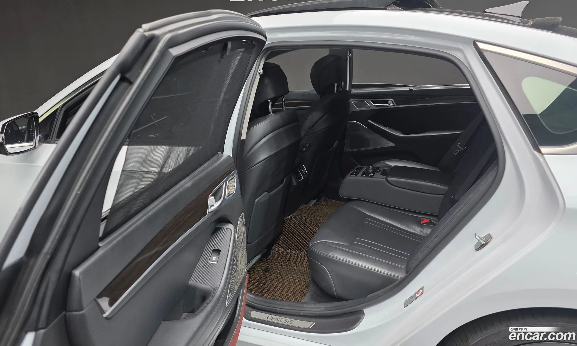 Genesis G80 2017 — 12