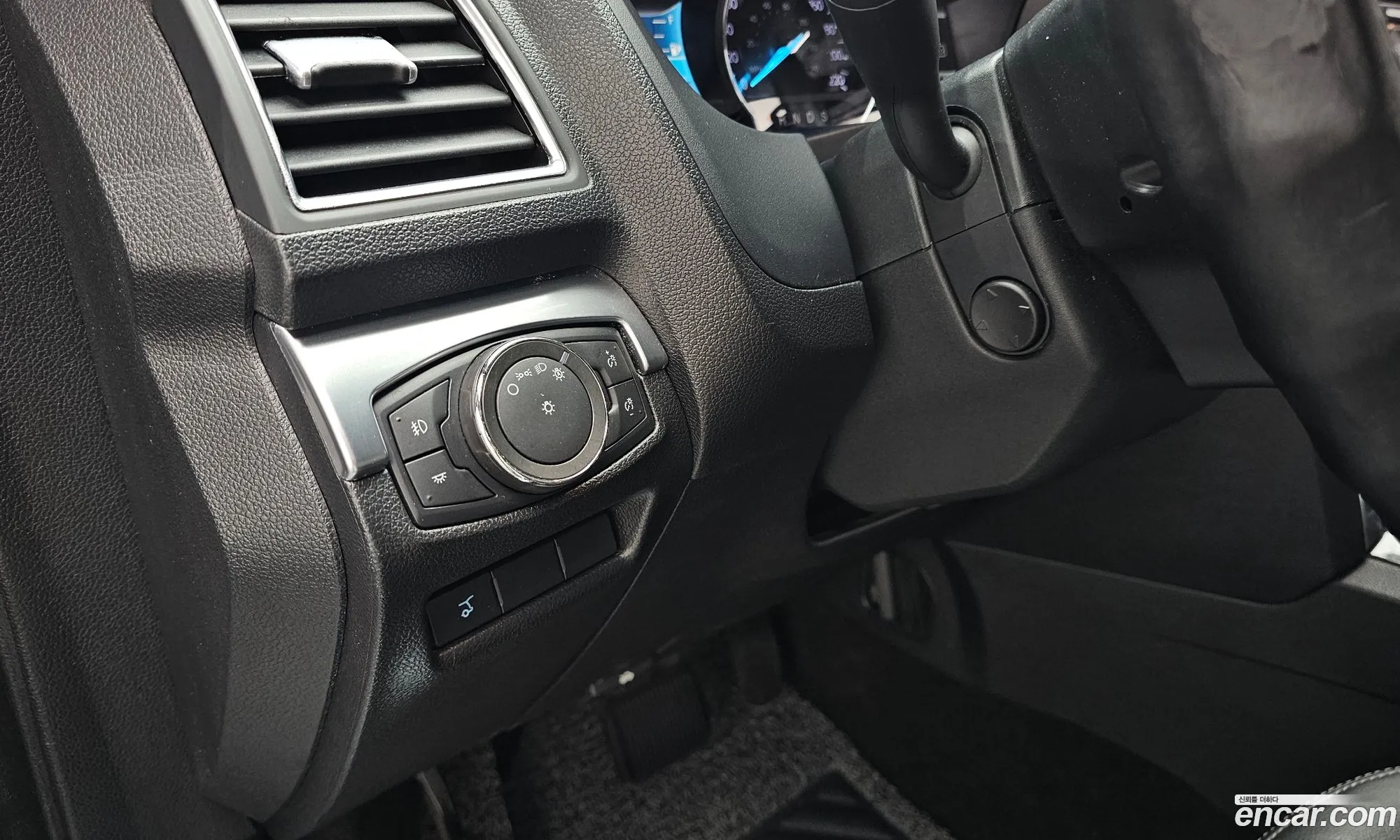 Ford Explorer 2018 1FM5K8FH1JGB23063 — 11