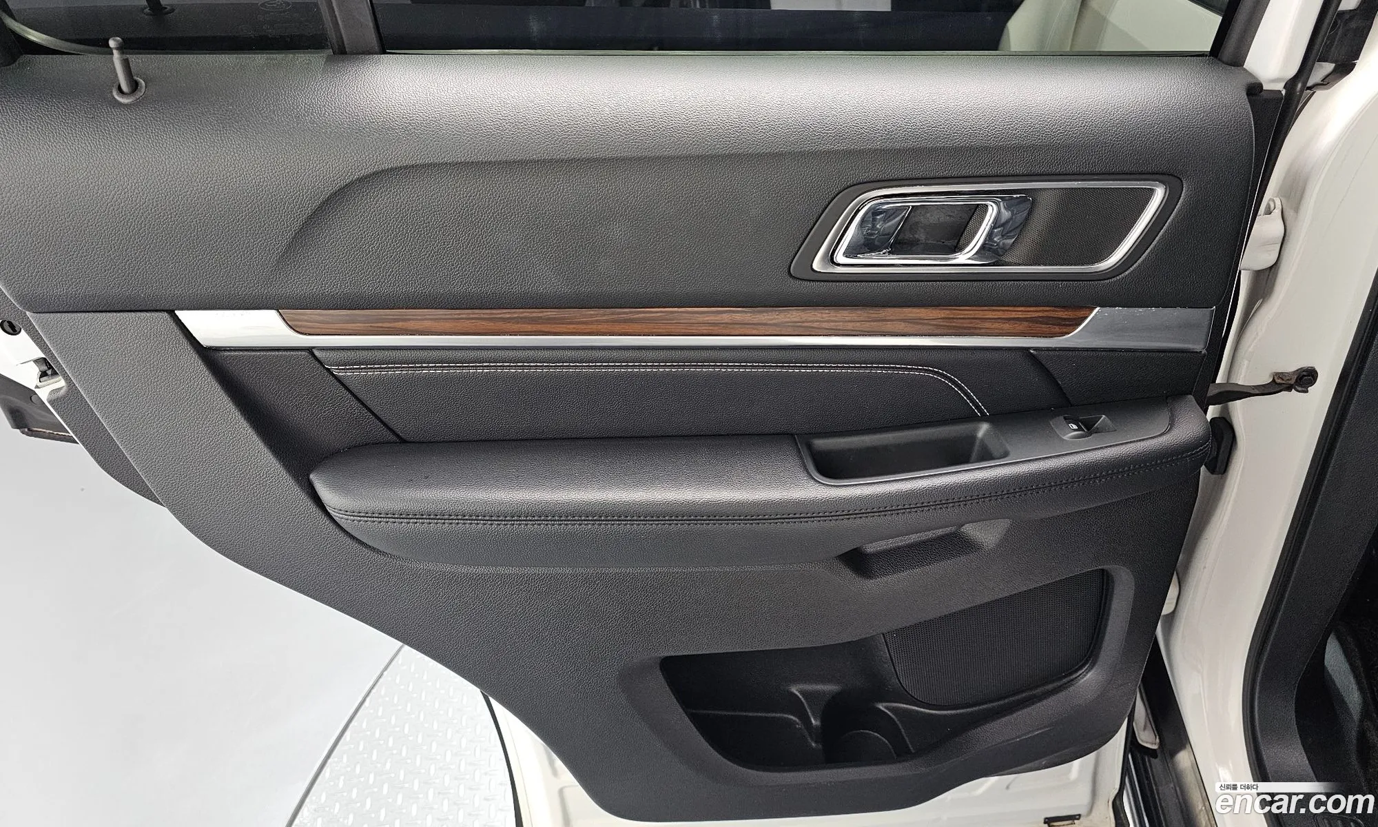 Ford Explorer 2018 1FM5K8FH1JGB23063 — 3