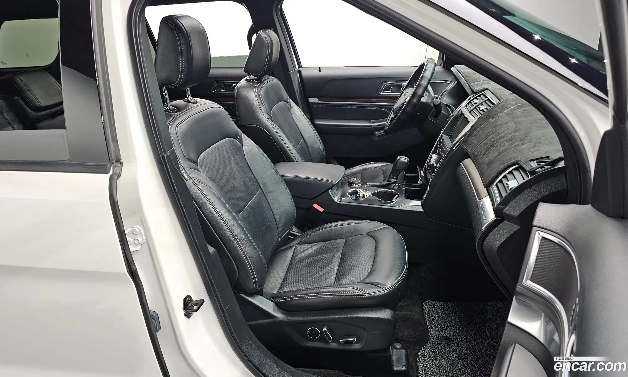 Ford Explorer 2018 1FM5K8FH1JGB23063 — 22