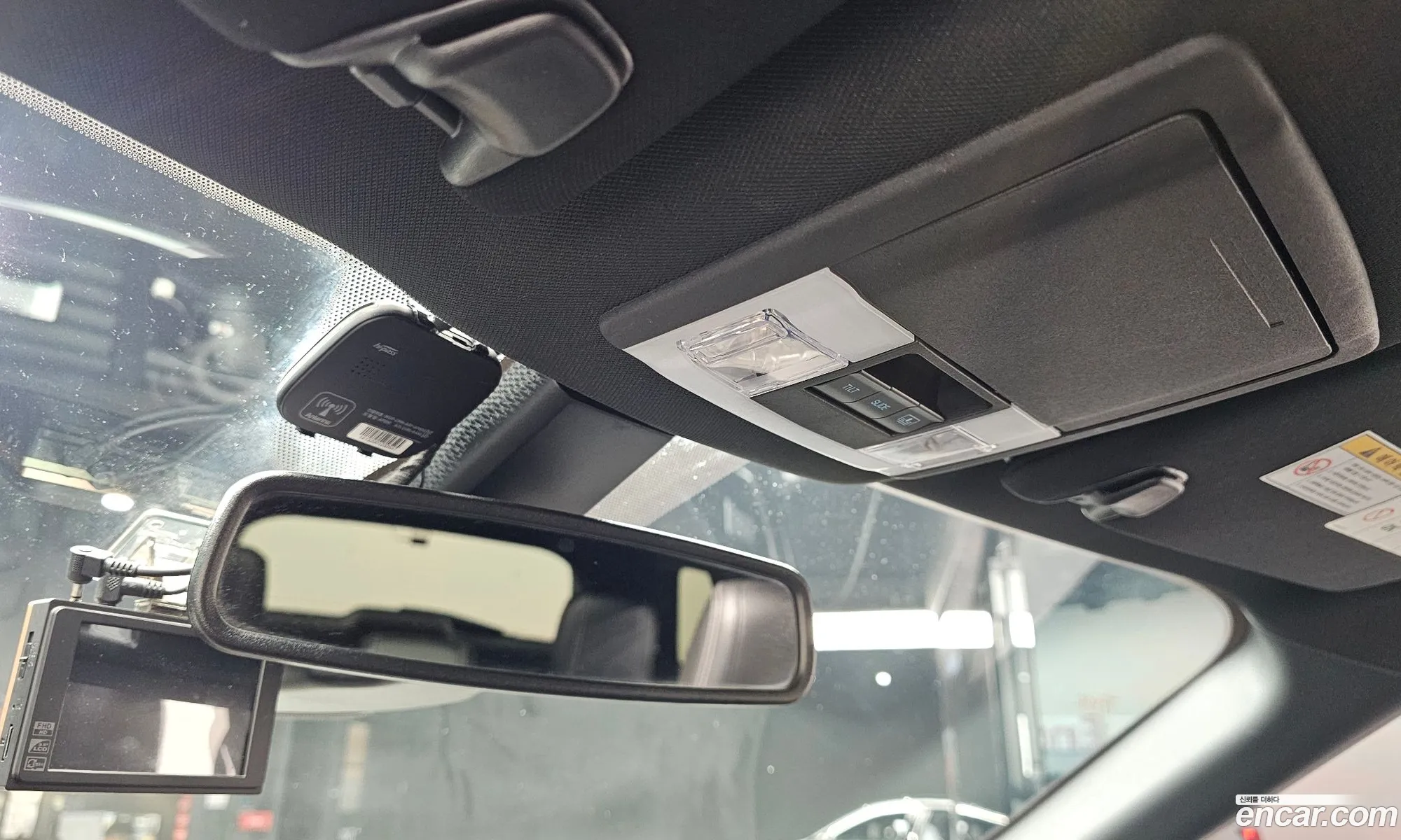 Ford Explorer 2018 1FM5K8FH1JGB23063 — 18