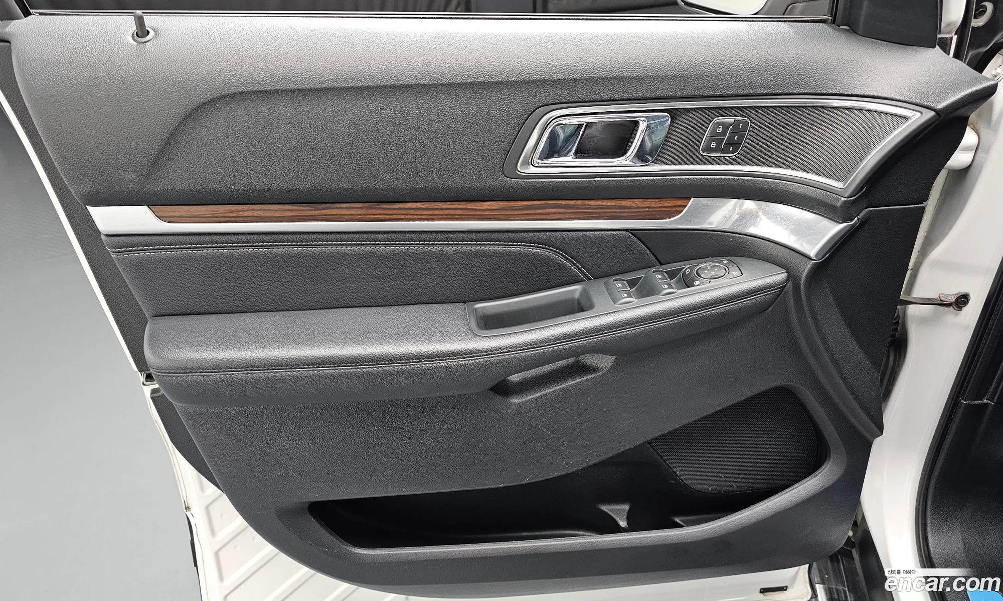 Ford Explorer 2018 1FM5K8FH1JGB23063 — 32