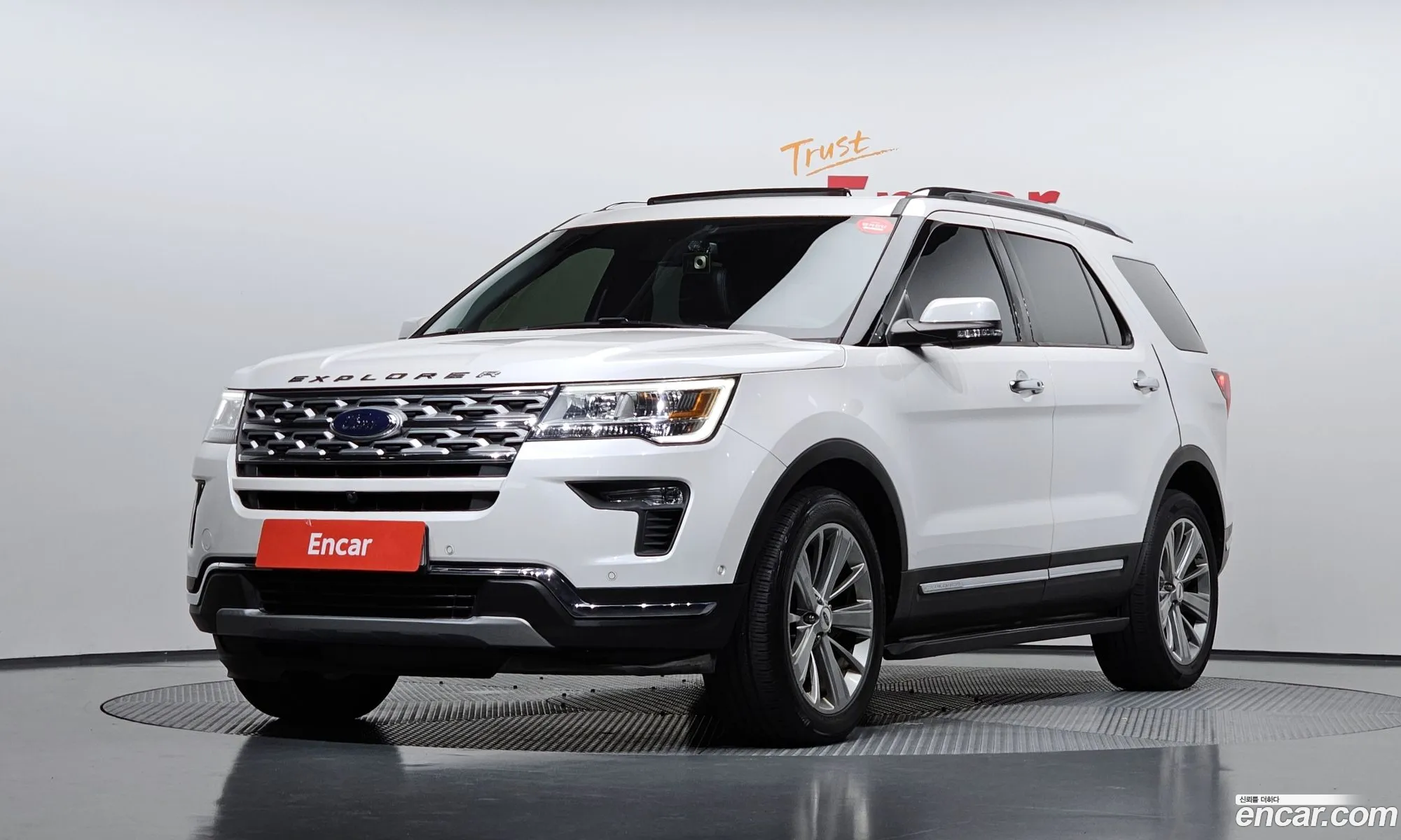 Ford Explorer 2018 1FM5K8FH1JGB23063 — 31