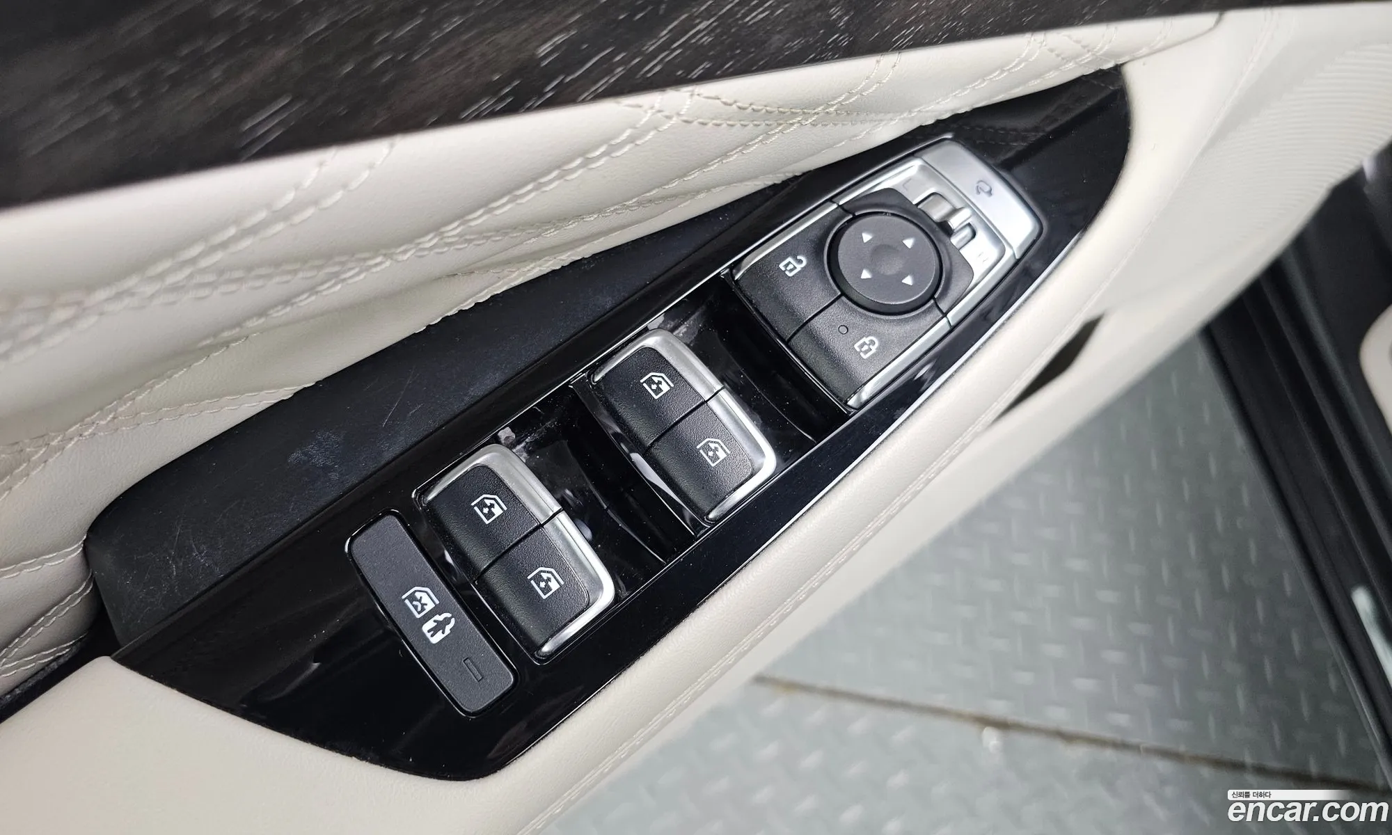 Kia K8 Hybrid 2022 — 28
