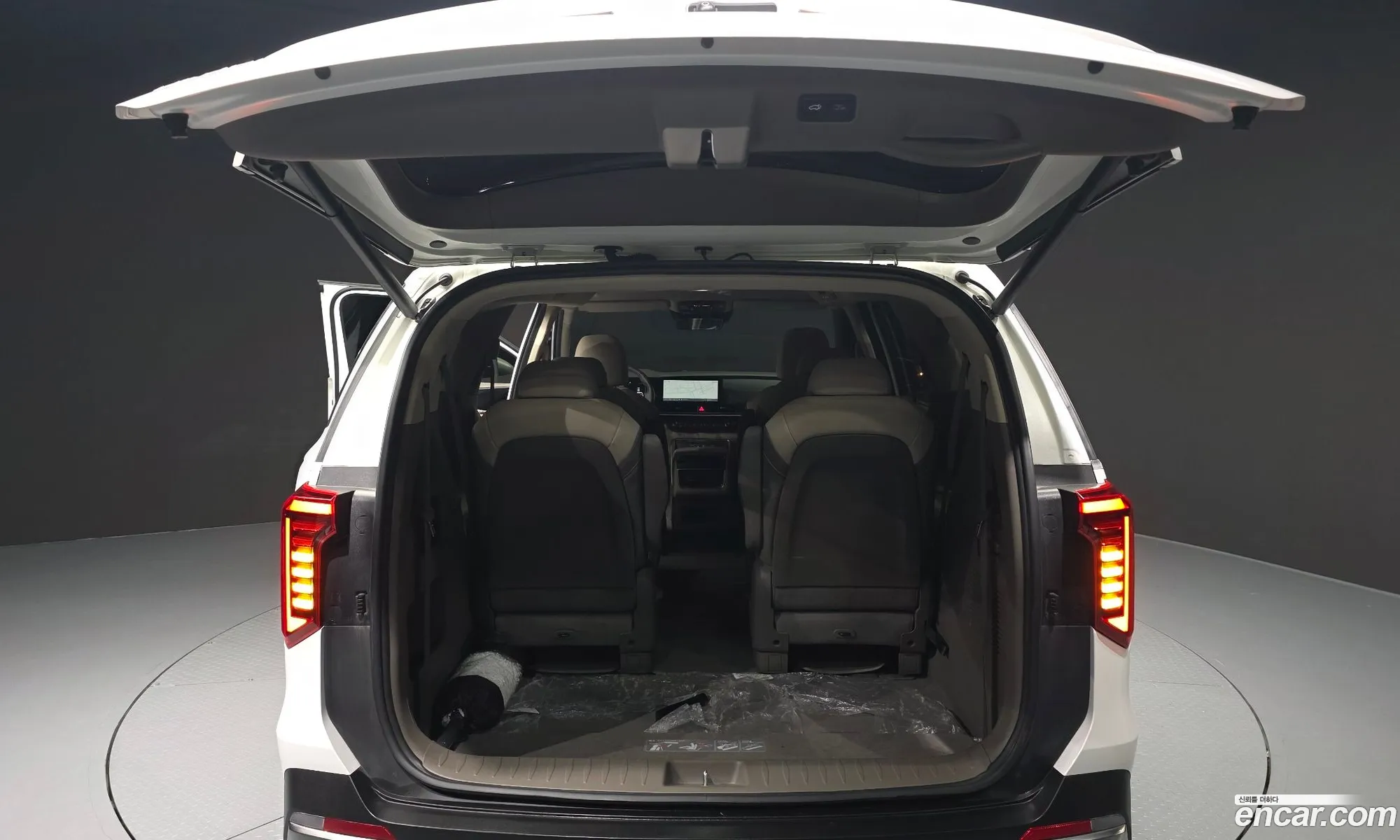 Kia Carnival 2024 — 17