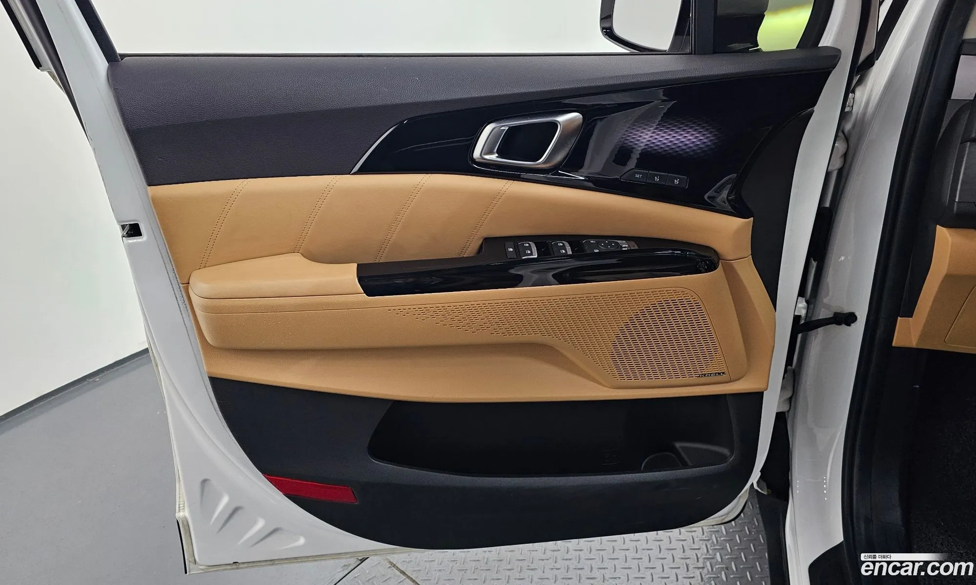 Kia Carnival 2020 KNANE81BBMS003500 — 16