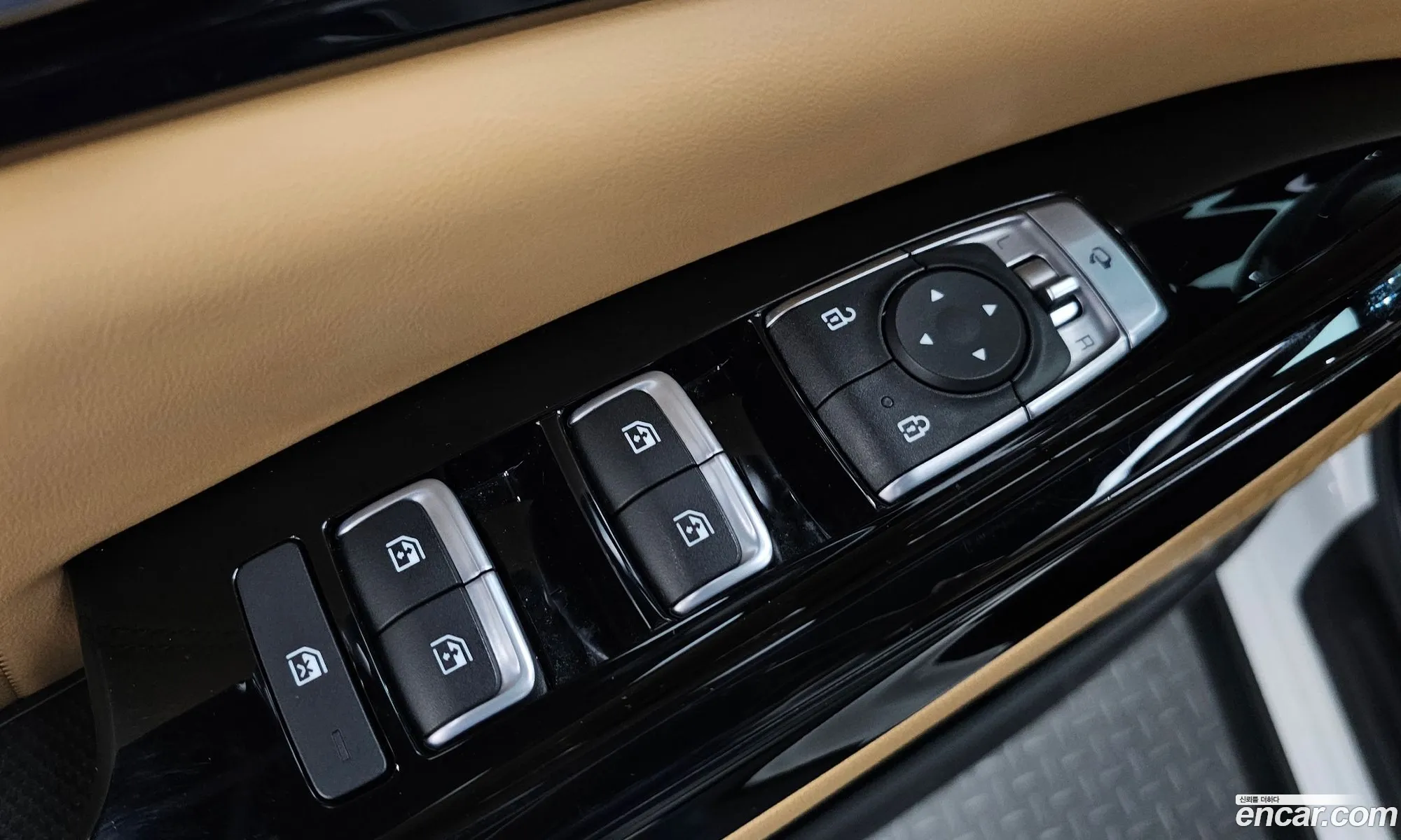 Kia Carnival 2020 KNANE81BBMS003500 — 4