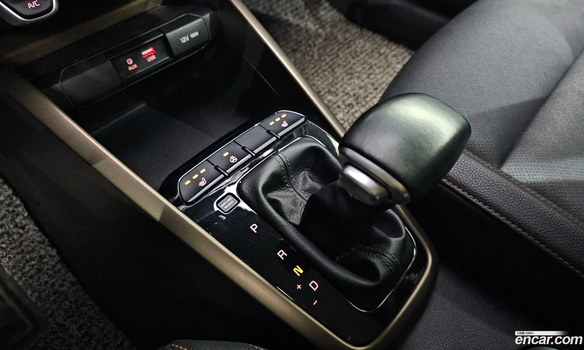 Kia Stonic 2018 KNAD6814BJS158309 — 6