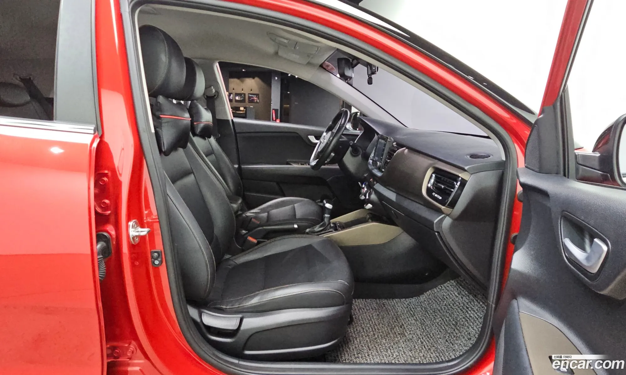Kia Stonic 2018 KNAD6814BJS158309 — 14
