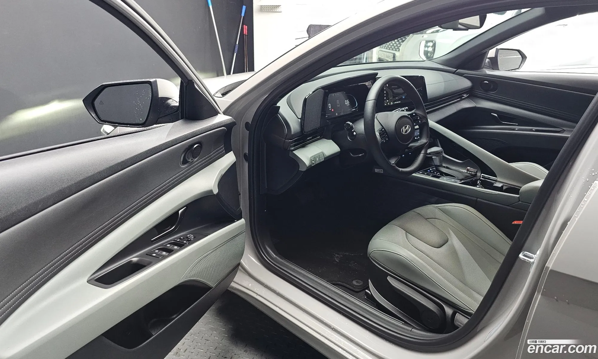 Hyundai Elantra 2025 — 21