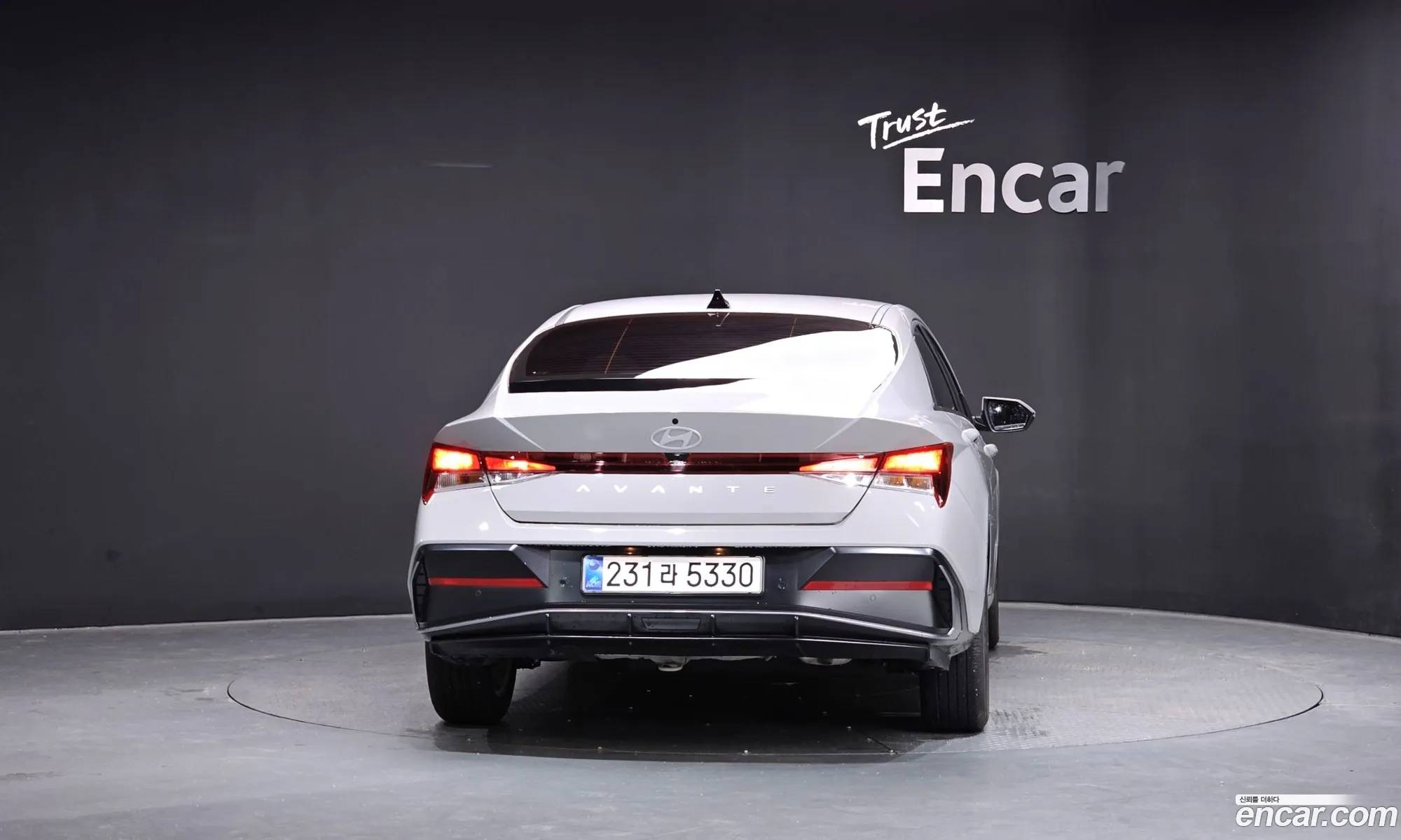 Hyundai Elantra 2025 — 18