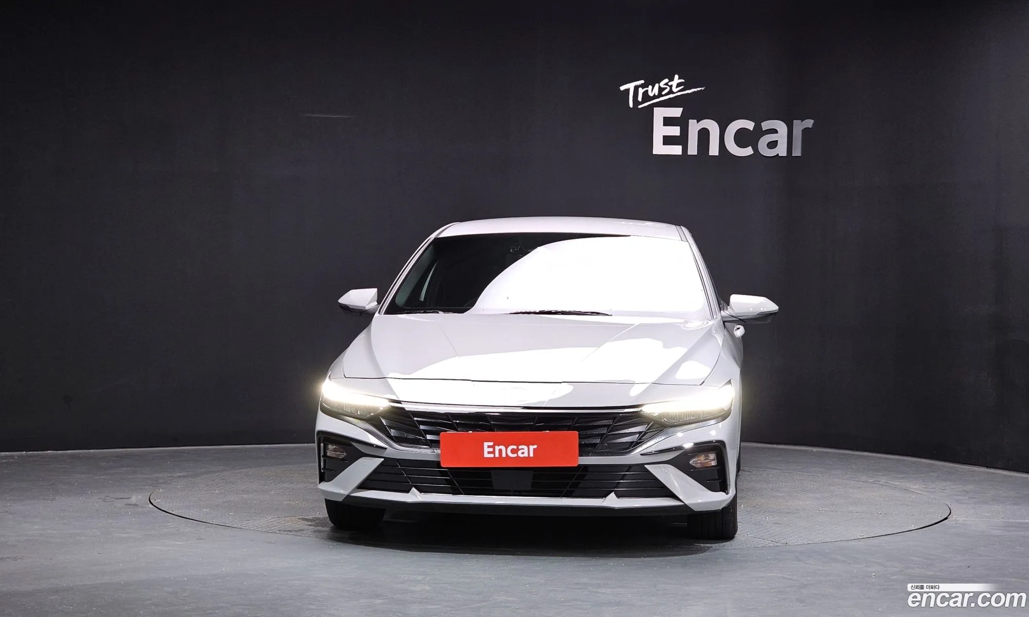 Hyundai Elantra 2025 — 7