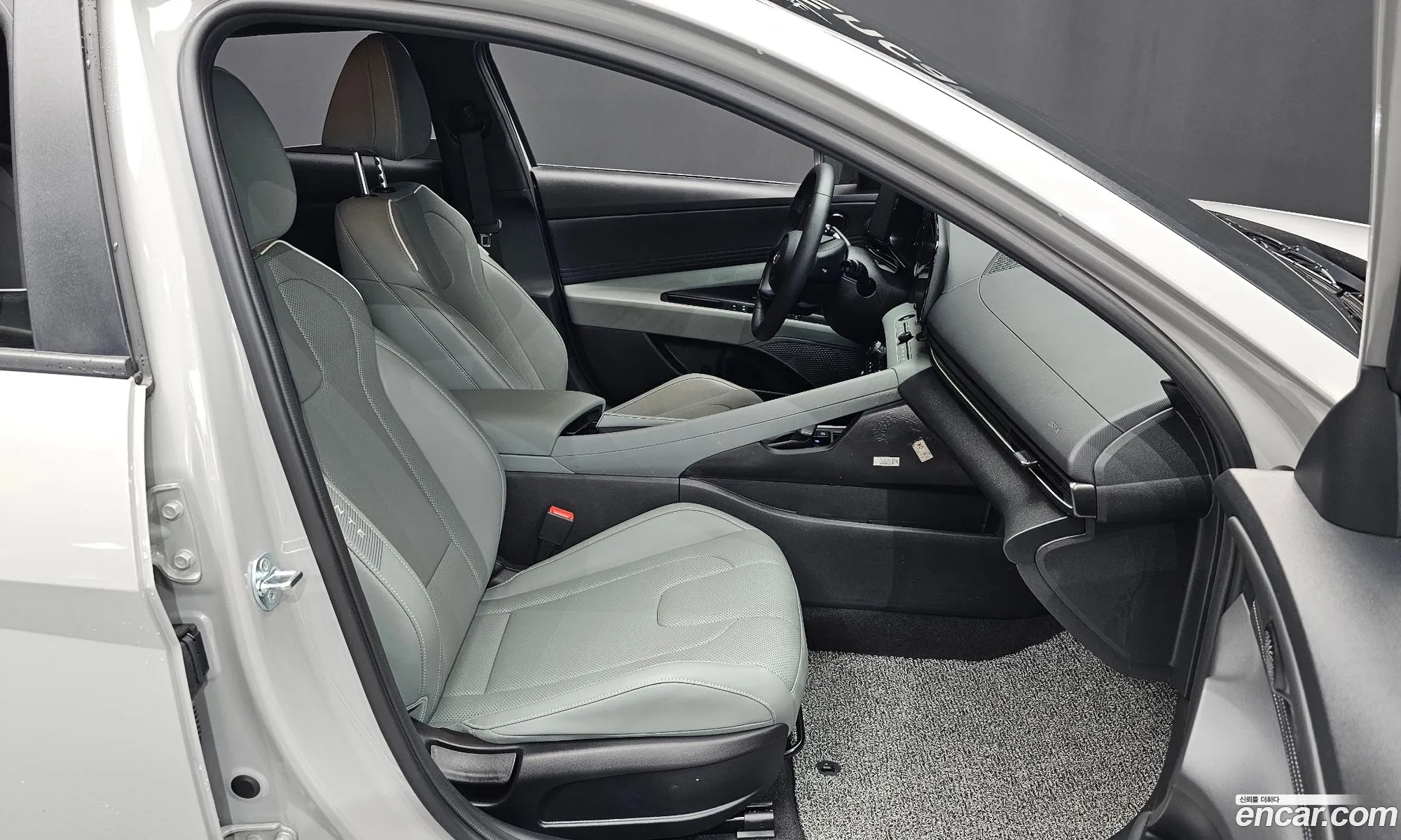 Hyundai Elantra 2025 — 30