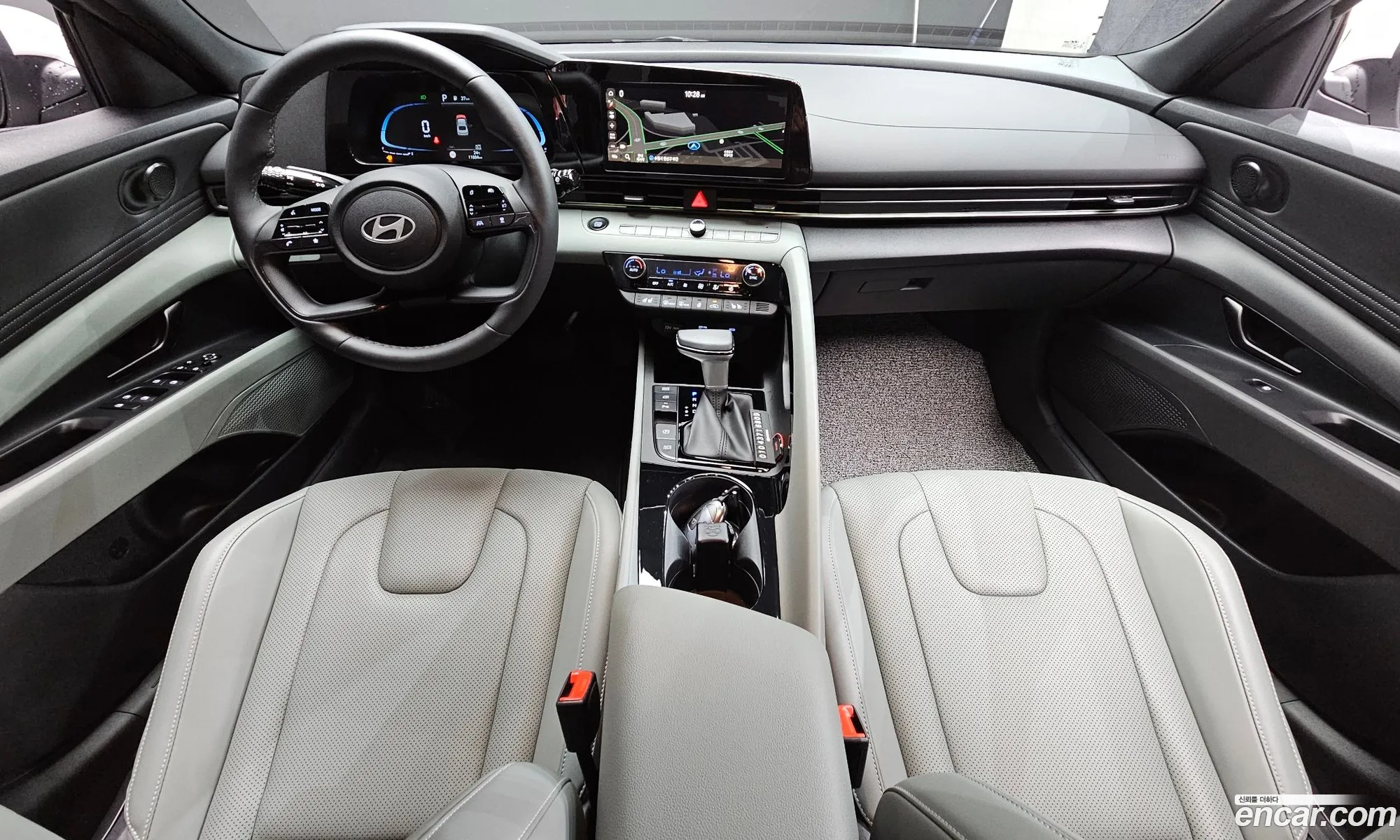 Hyundai Elantra 2025 — 5