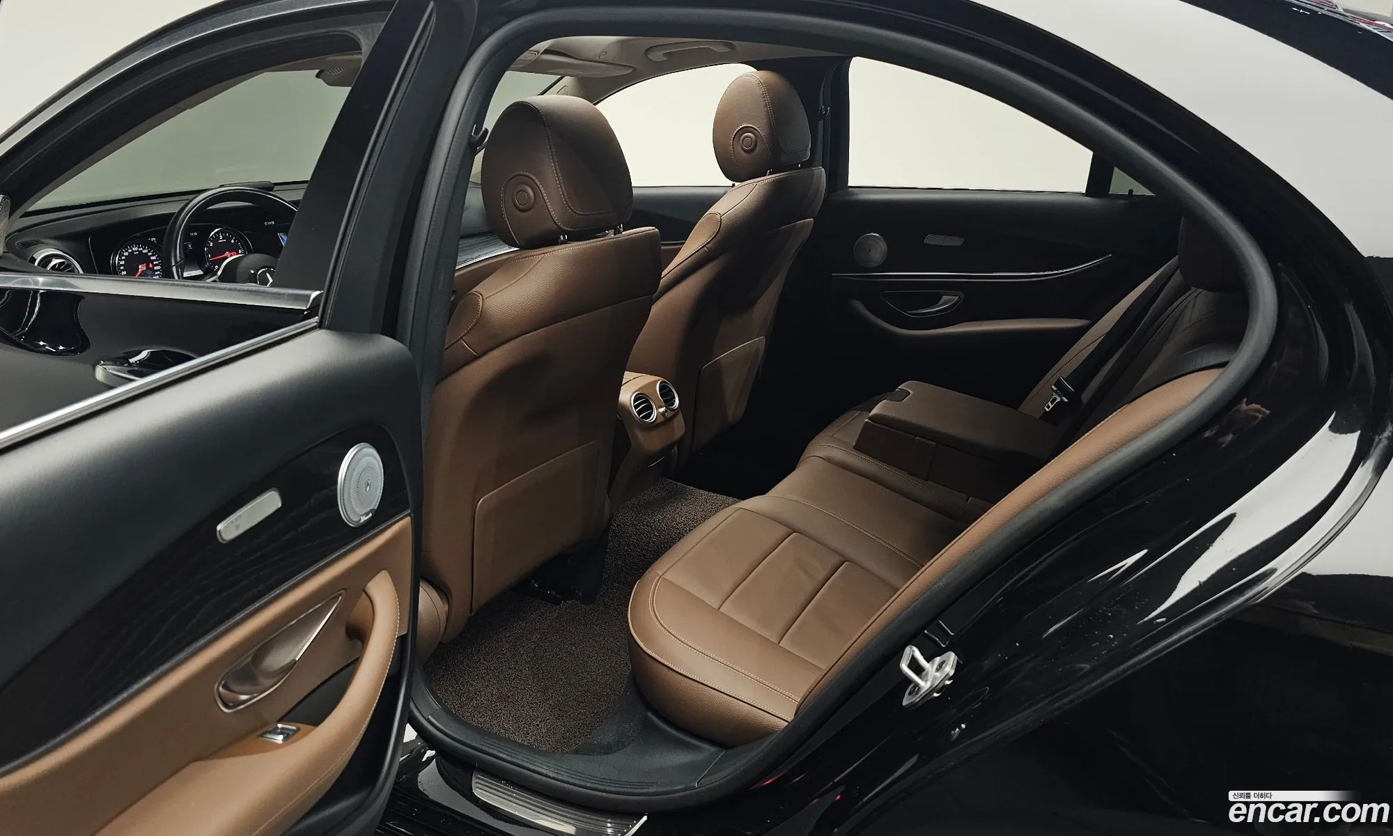 Mercedes-Benz E-Class W213 2020 — 18