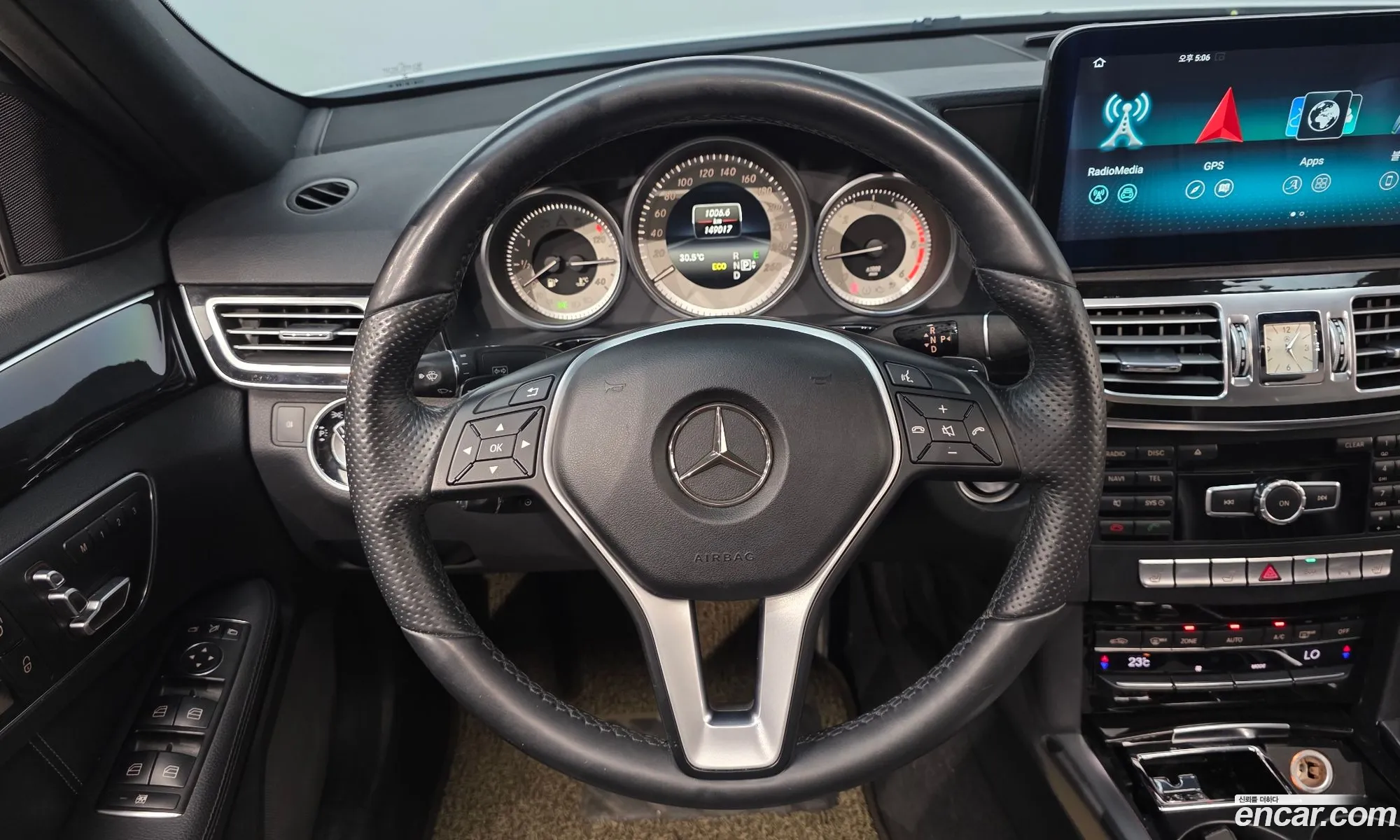 Mercedes-Benz E-Class W212 2014 WDDHF0CB9EA918013 — 7