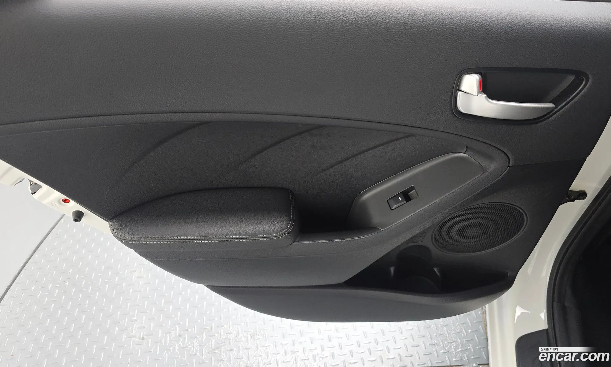Kia K3 2016 KNAFK412BHA691876 — 24