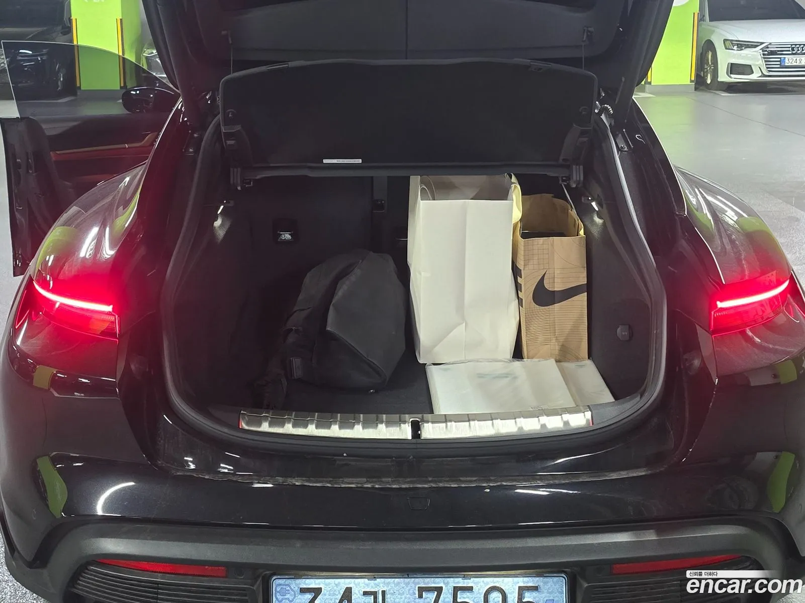 Porsche Taycan 2025 — 12