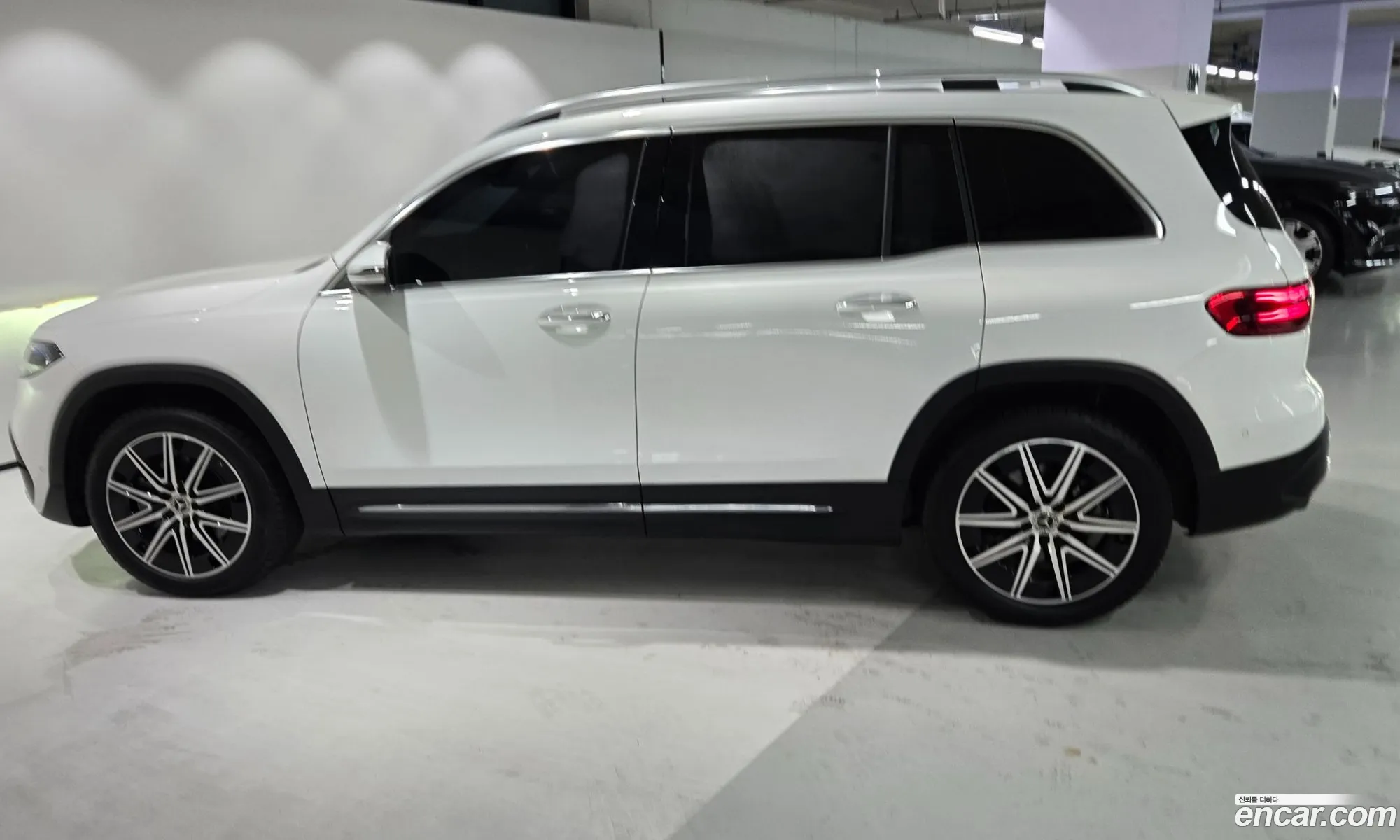 Mercedes-Benz EQB X243 2025 — 2