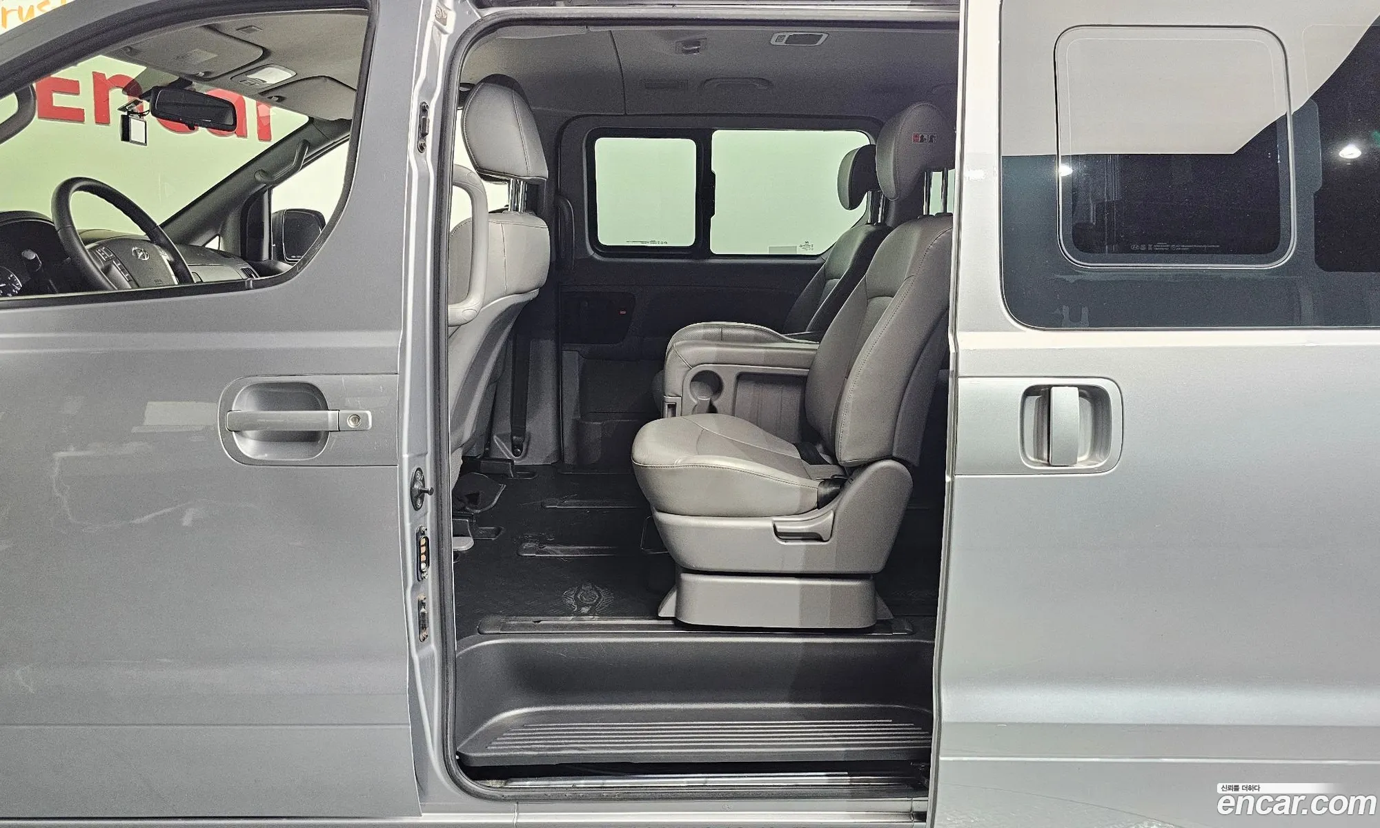 Hyundai Grand Starex 2018 — 30