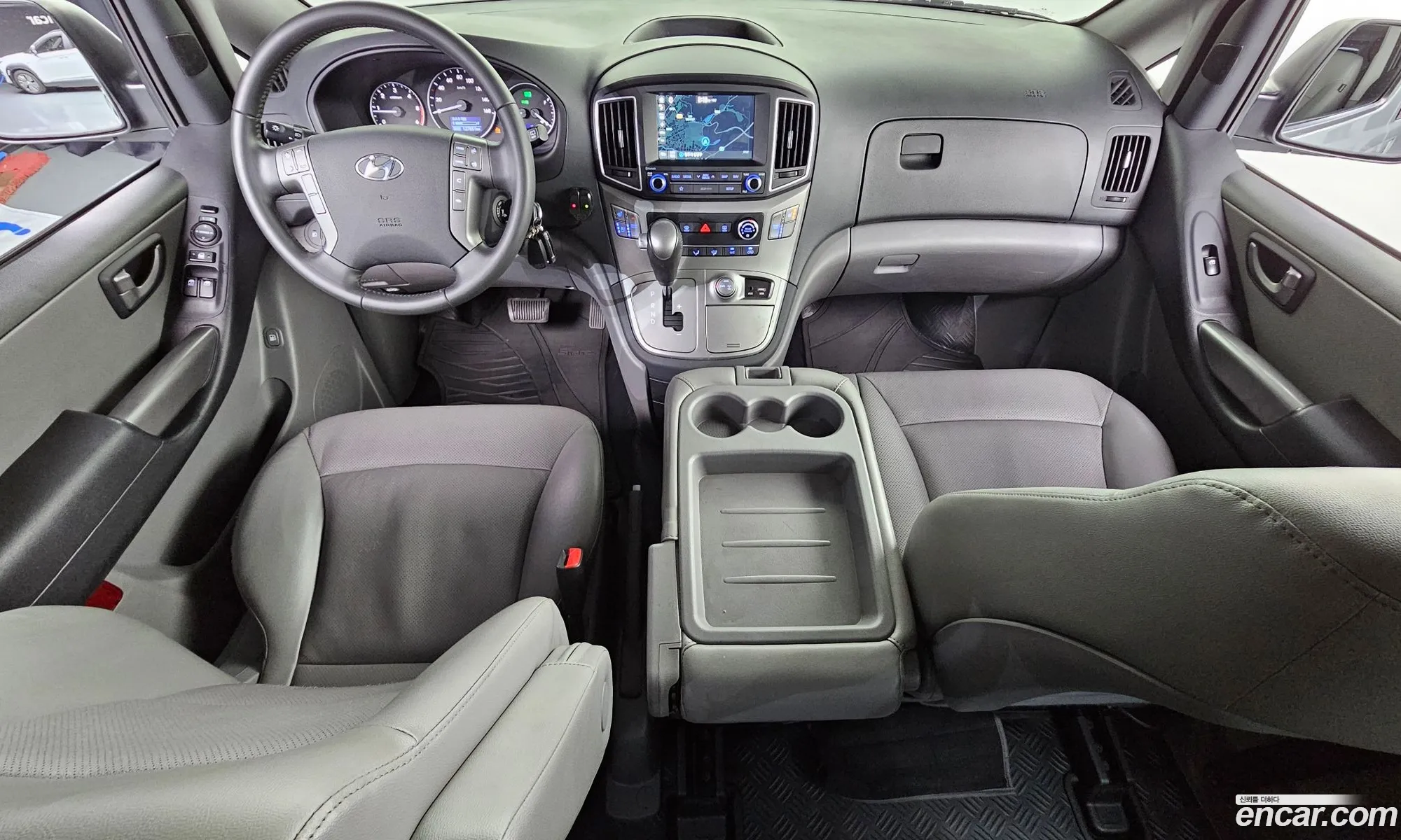 Hyundai Grand Starex 2018 — 24