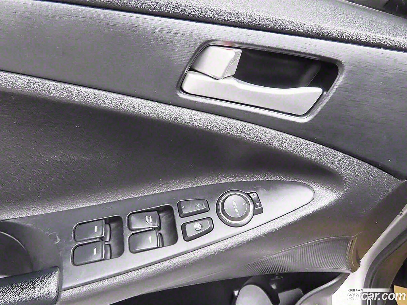 Hyundai YF Sonata 2010 — 14