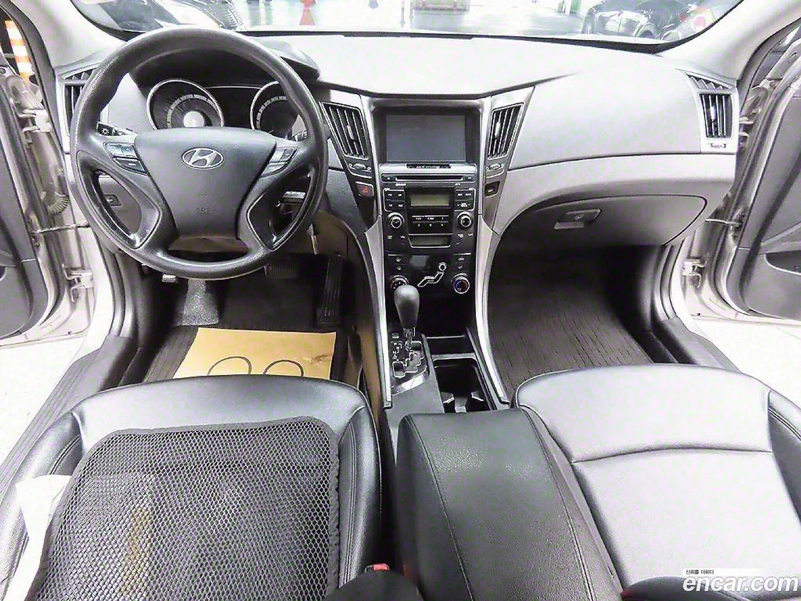 Hyundai YF Sonata 2010 — 2