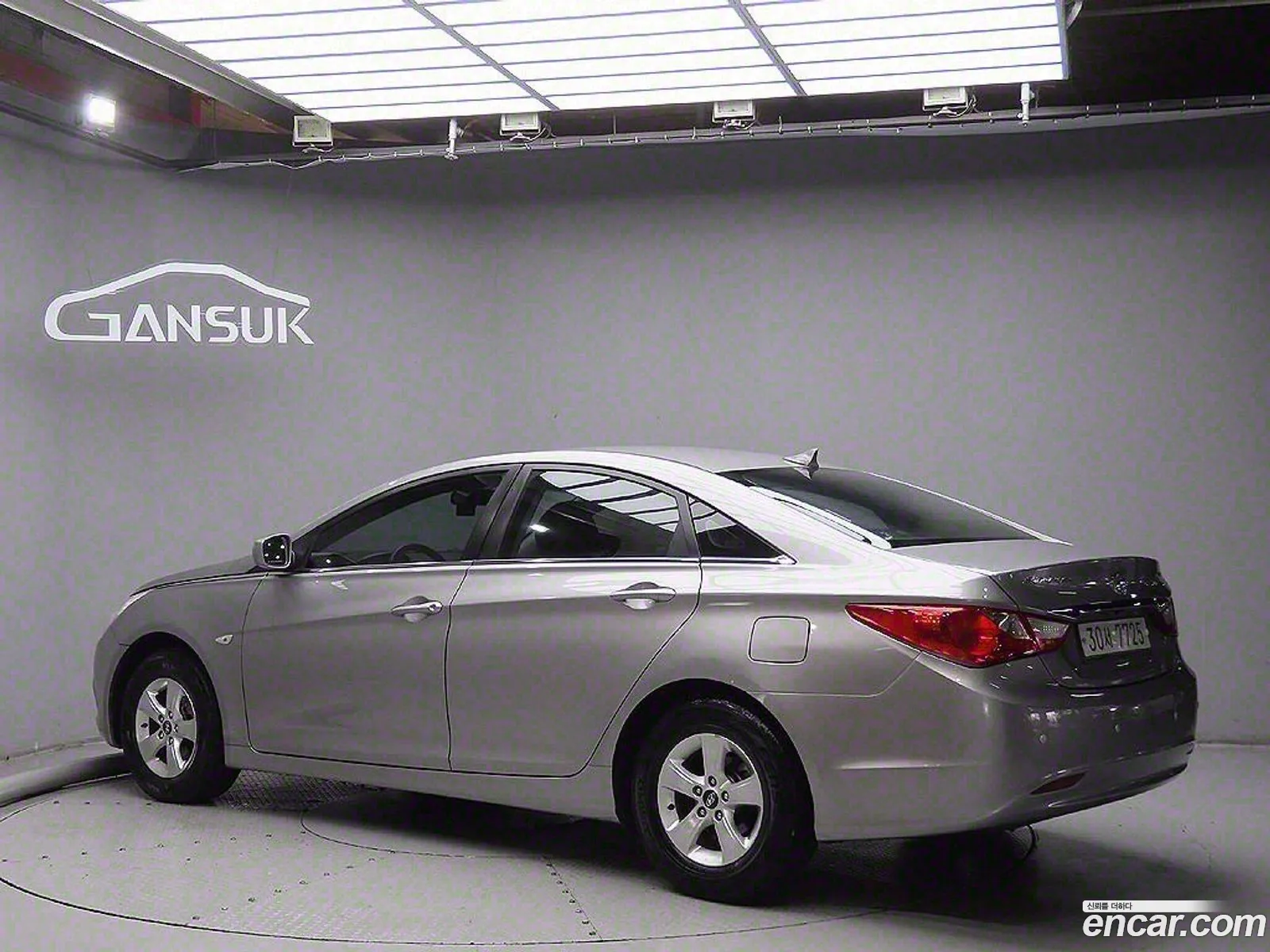 Hyundai YF Sonata 2010 — 16
