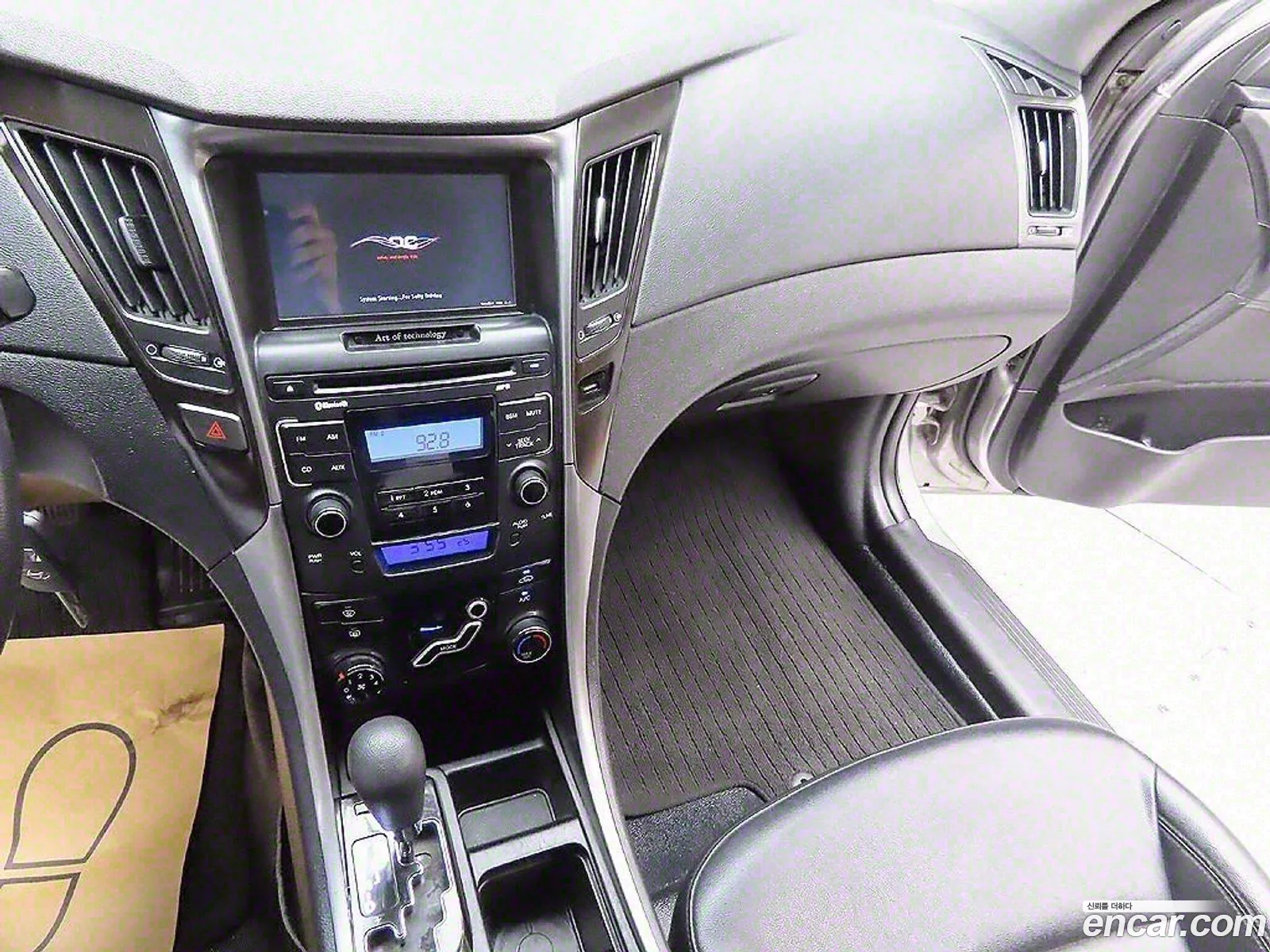 Hyundai YF Sonata 2010 — 19