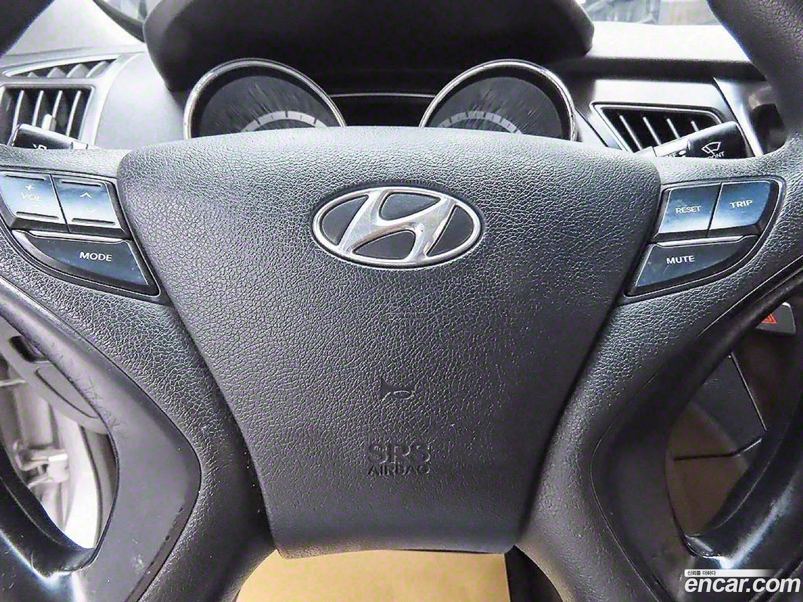 Hyundai YF Sonata 2010 — 9