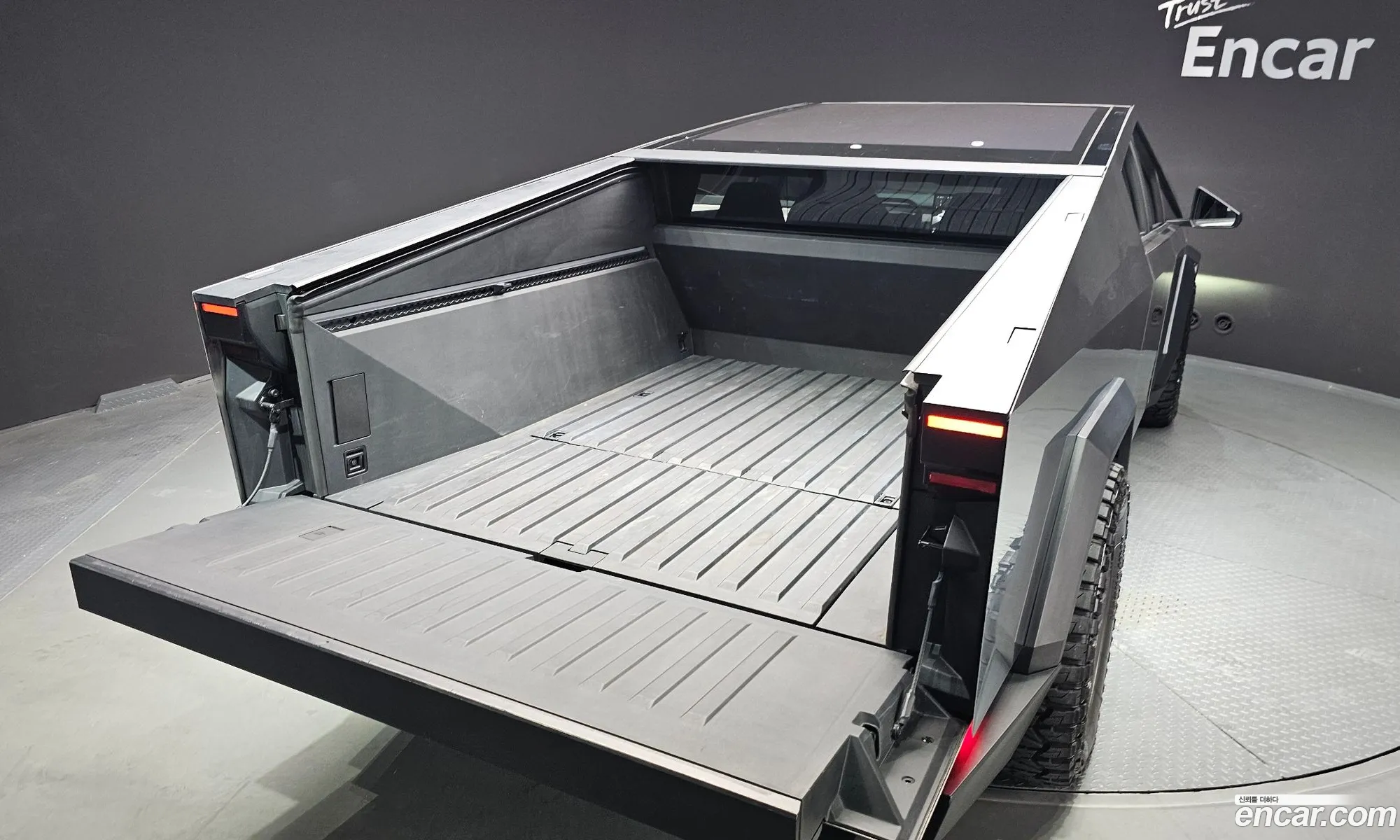 Tesla Cybertruck 2024 7G2CEHED1RA013034 — 3