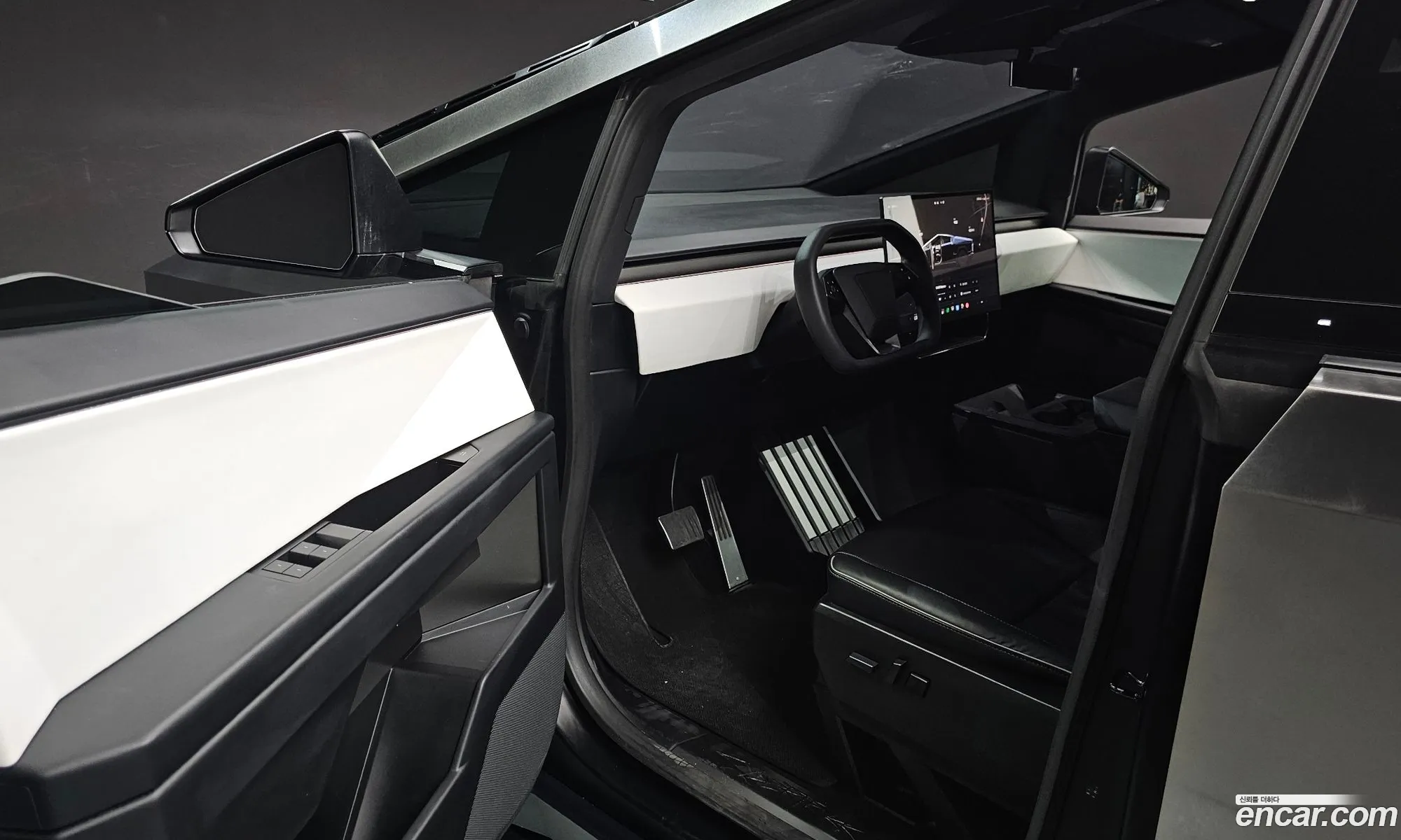 Tesla Cybertruck 2024 7G2CEHED1RA013034 — 10