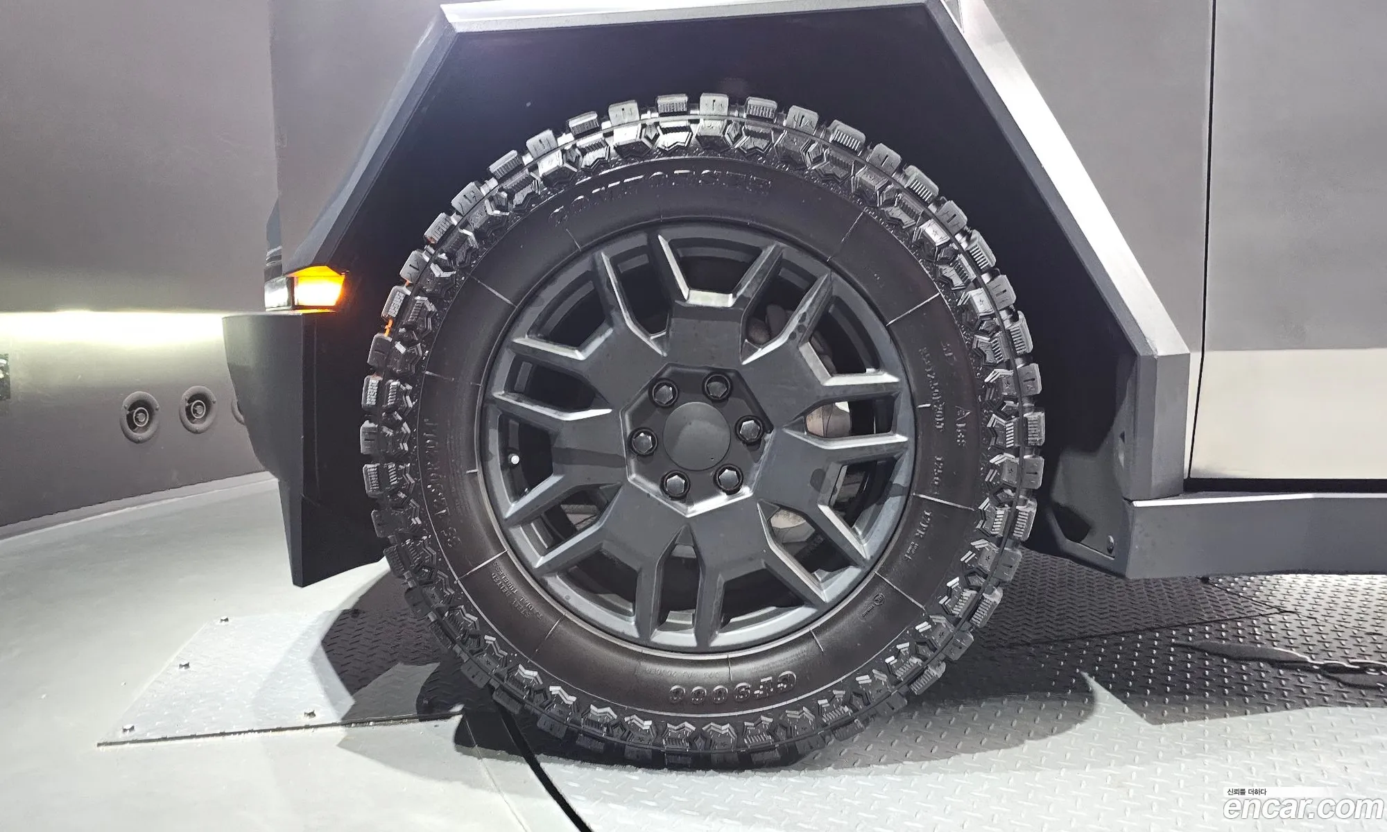 Tesla Cybertruck 2024 7G2CEHED1RA013034 — 19