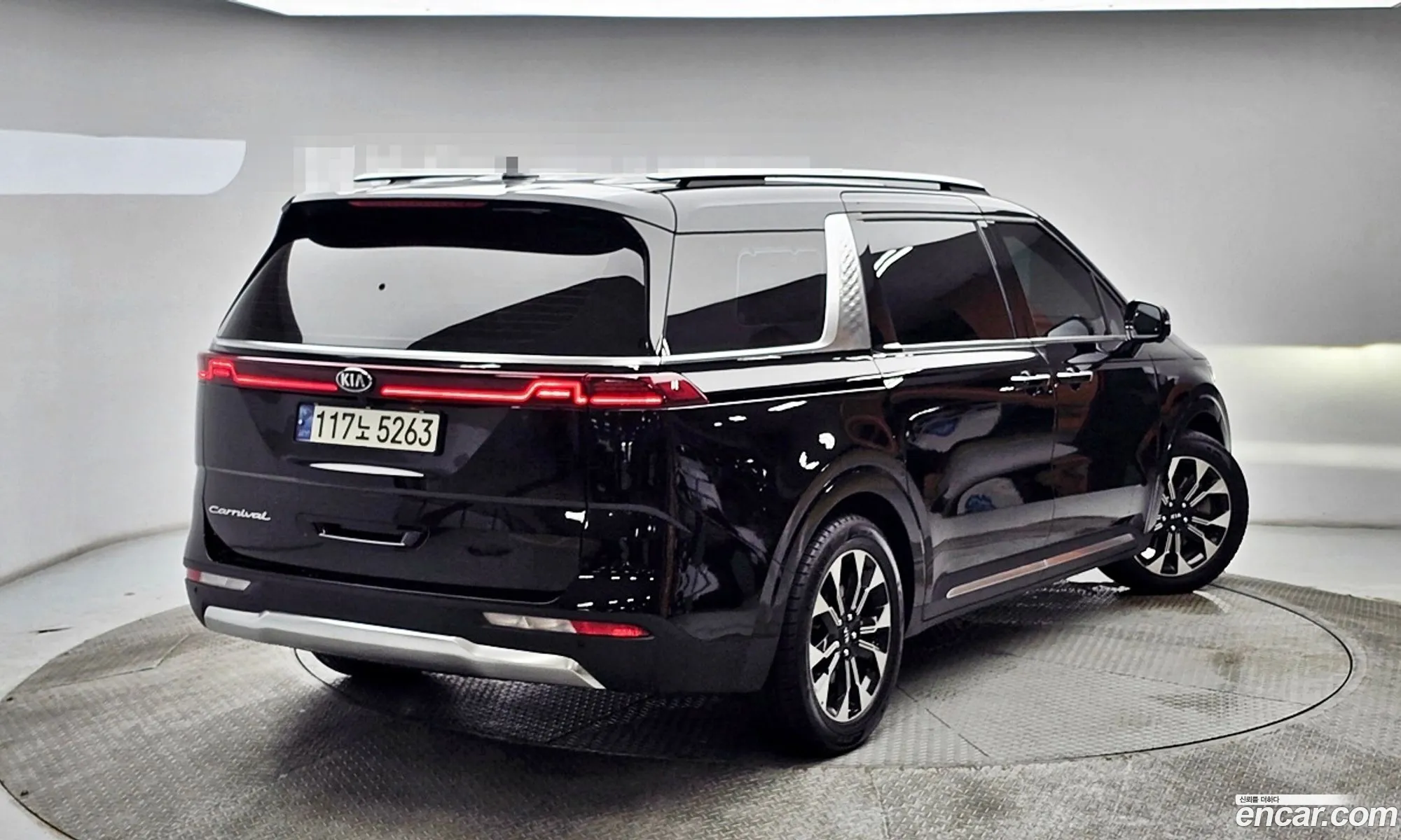 Kia Carnival 2021 — 17