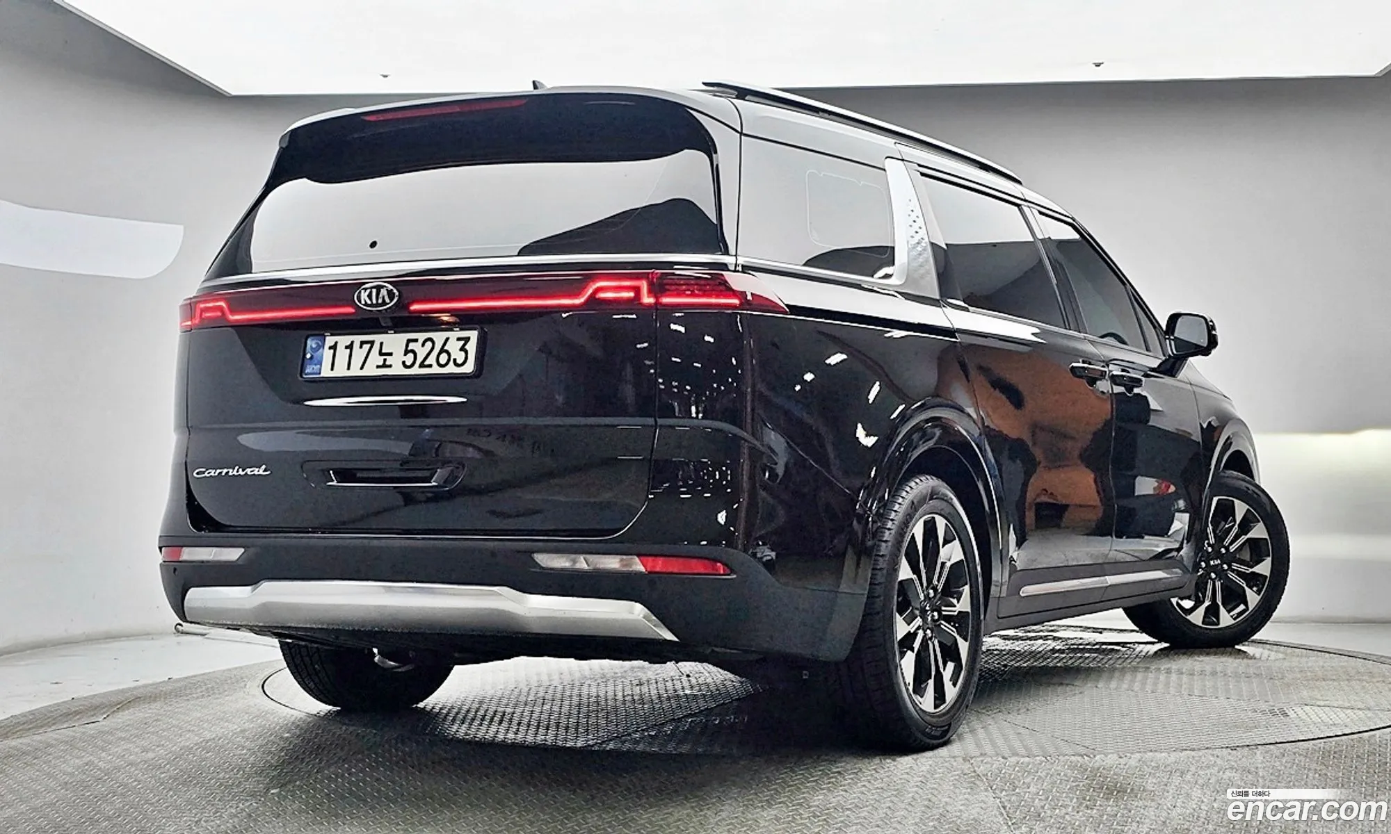 Kia Carnival 2021 — 3