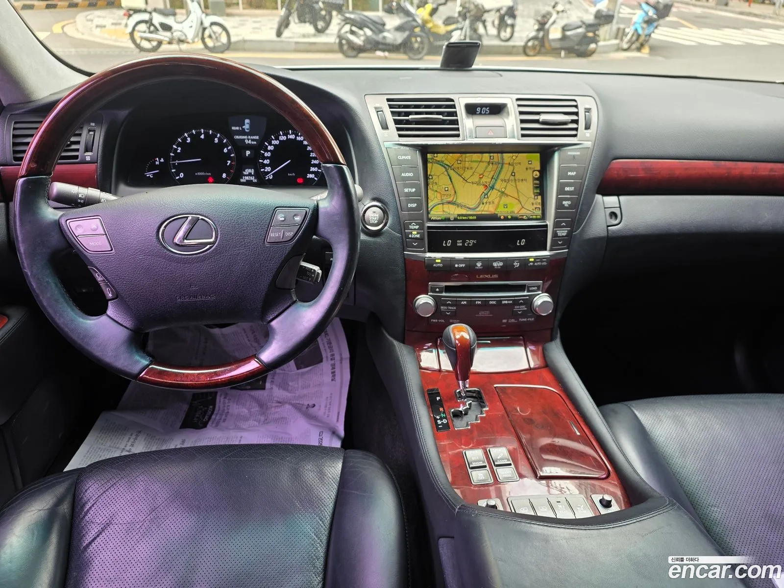 Lexus LS460 2011 — 16