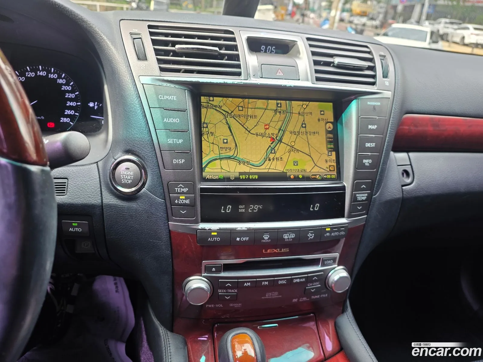 Lexus LS460 2011 — 17