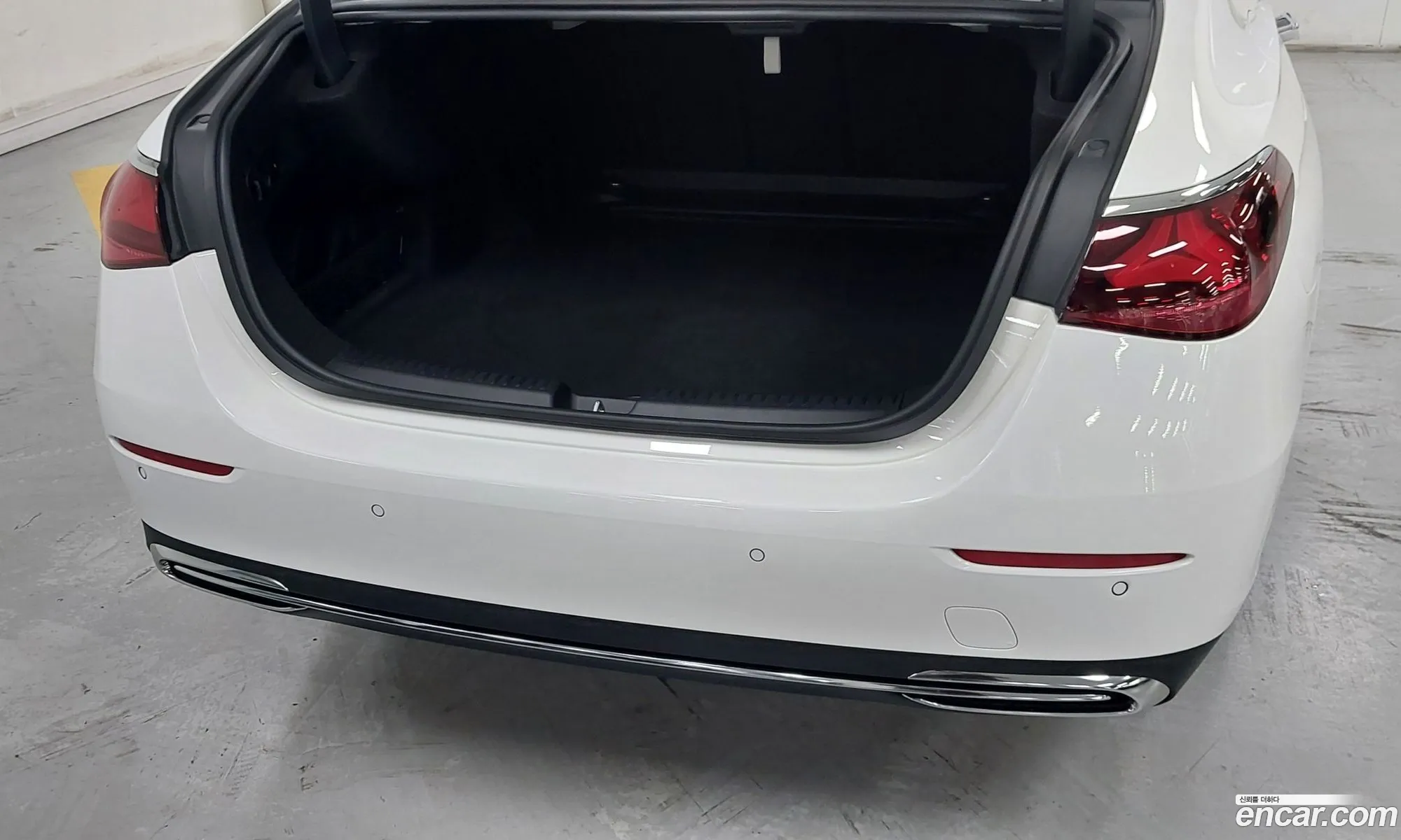 Mercedes-Benz E-Class W214 2025 — 5