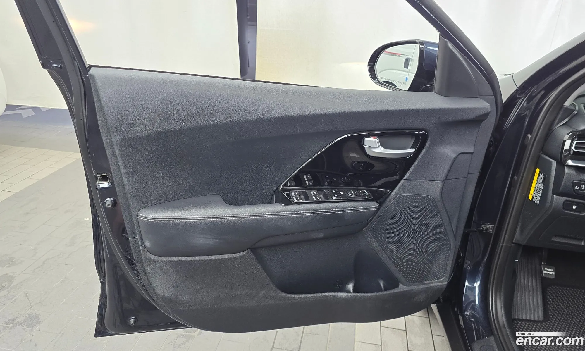 Kia Niro 2019 KNACB81CGLA316302 — 26