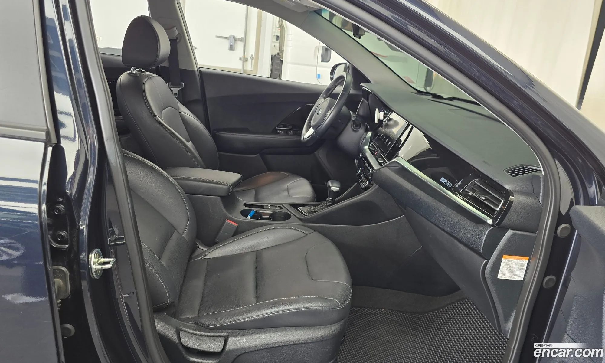 Kia Niro 2019 KNACB81CGLA316302 — 18