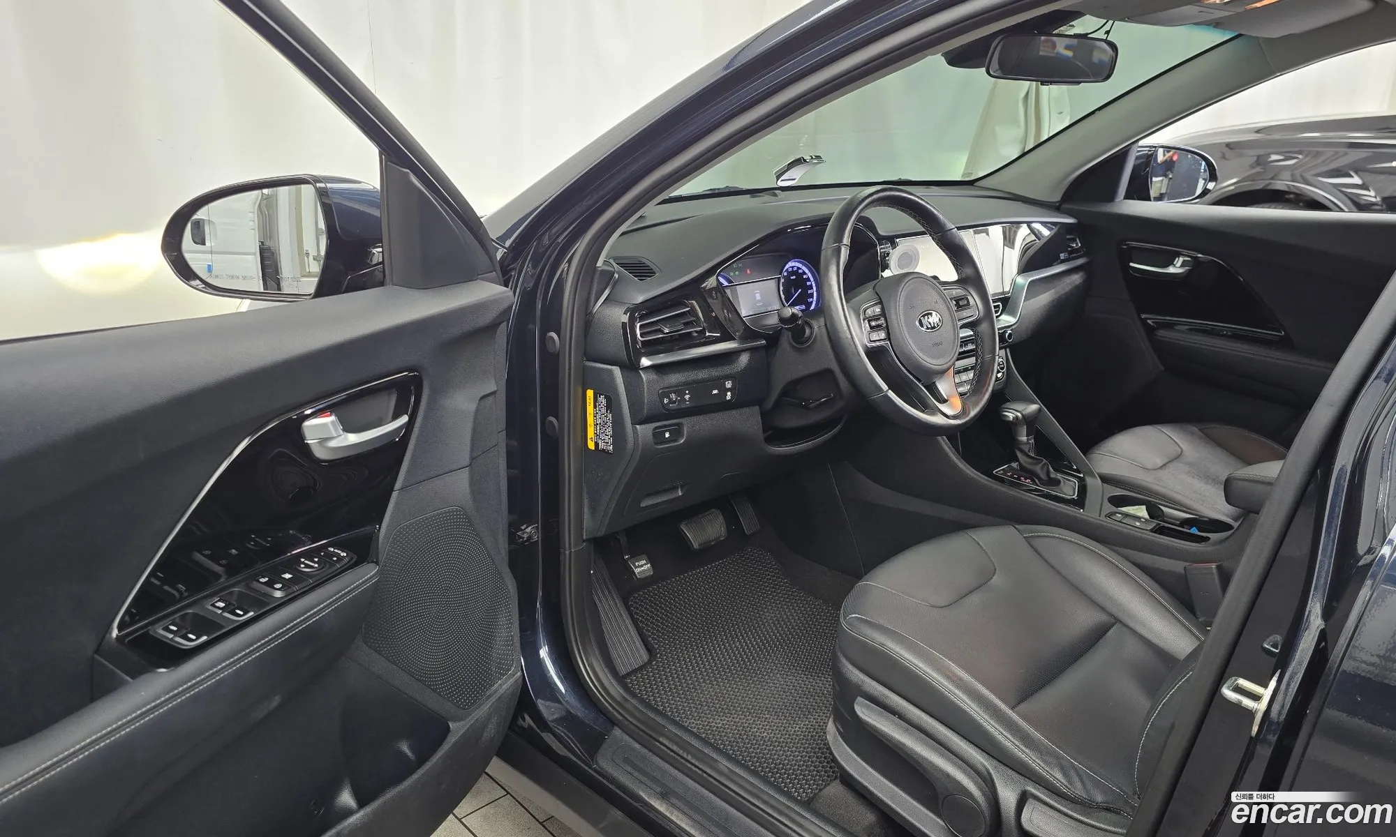Kia Niro 2019 KNACB81CGLA316302 — 24