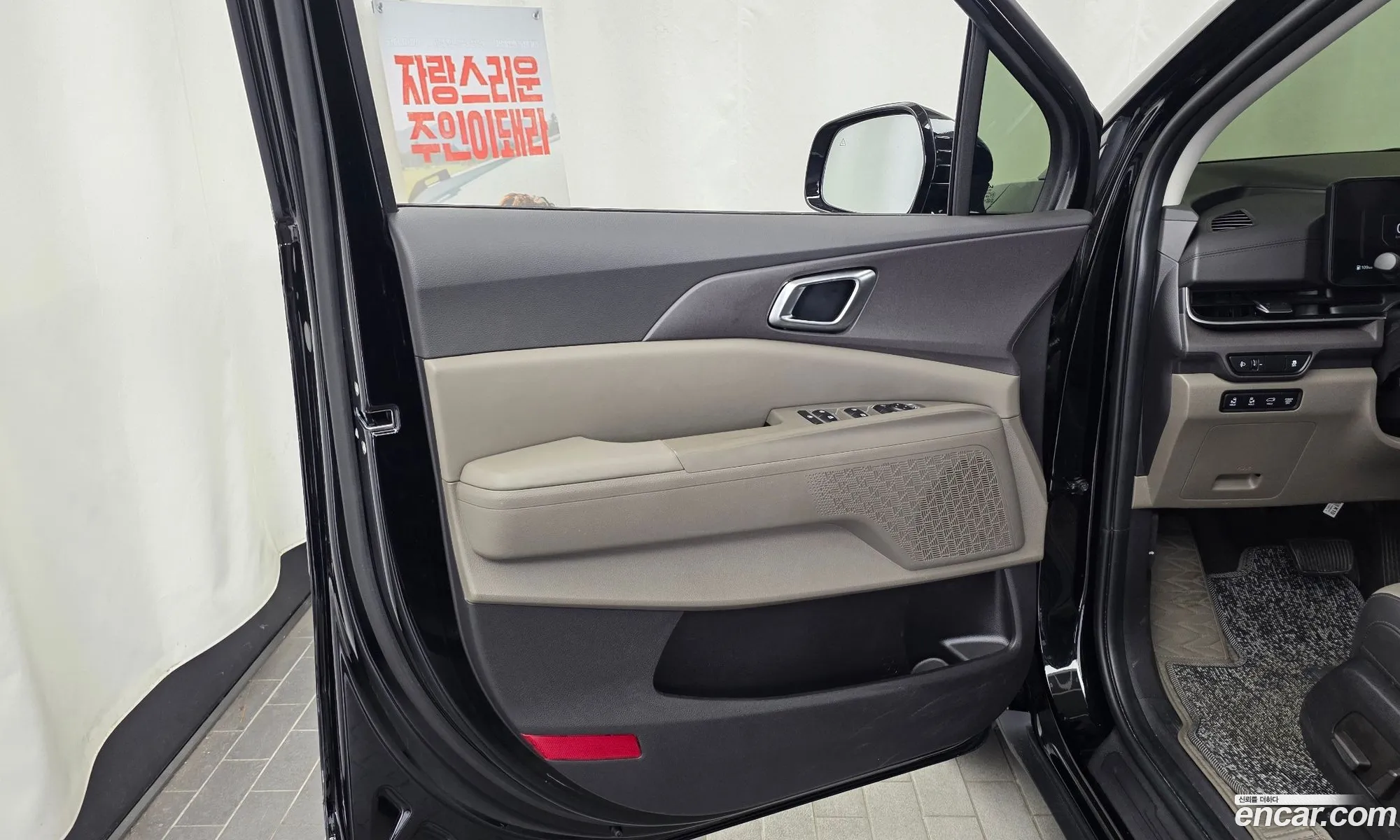 Kia Carnival 2024 KNANC81BBSS504589 — 5
