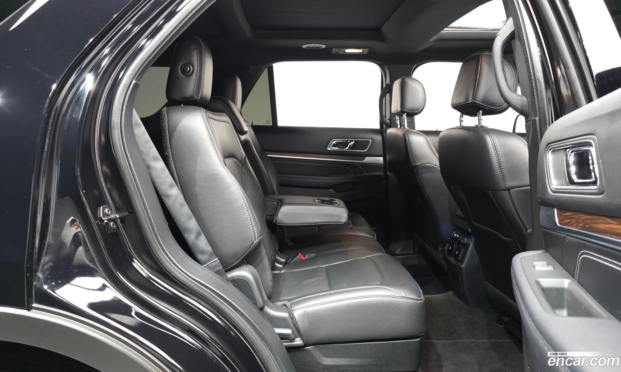 Ford Explorer 2017 1FM5K8FH2HGD70599 — 17