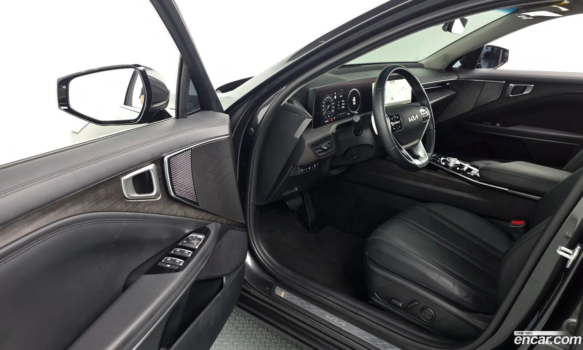 Kia K8 2023 KNAM241BBPA047640 — 12