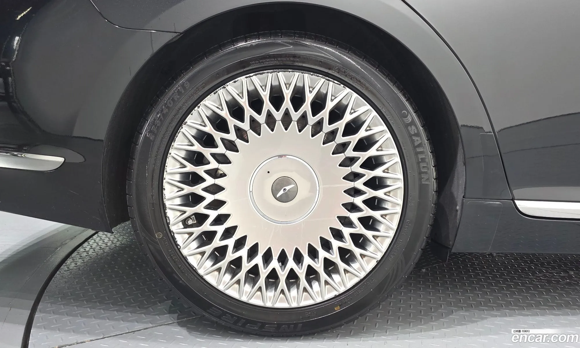 Genesis G90 2019 KMHG541HDKU072636 — 6