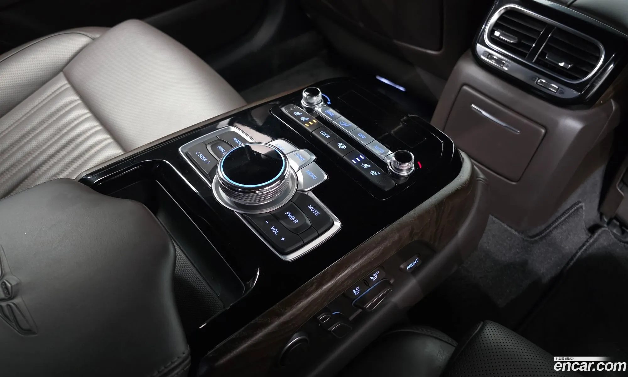 Genesis G90 2019 KMHG541HDKU072636 — 18